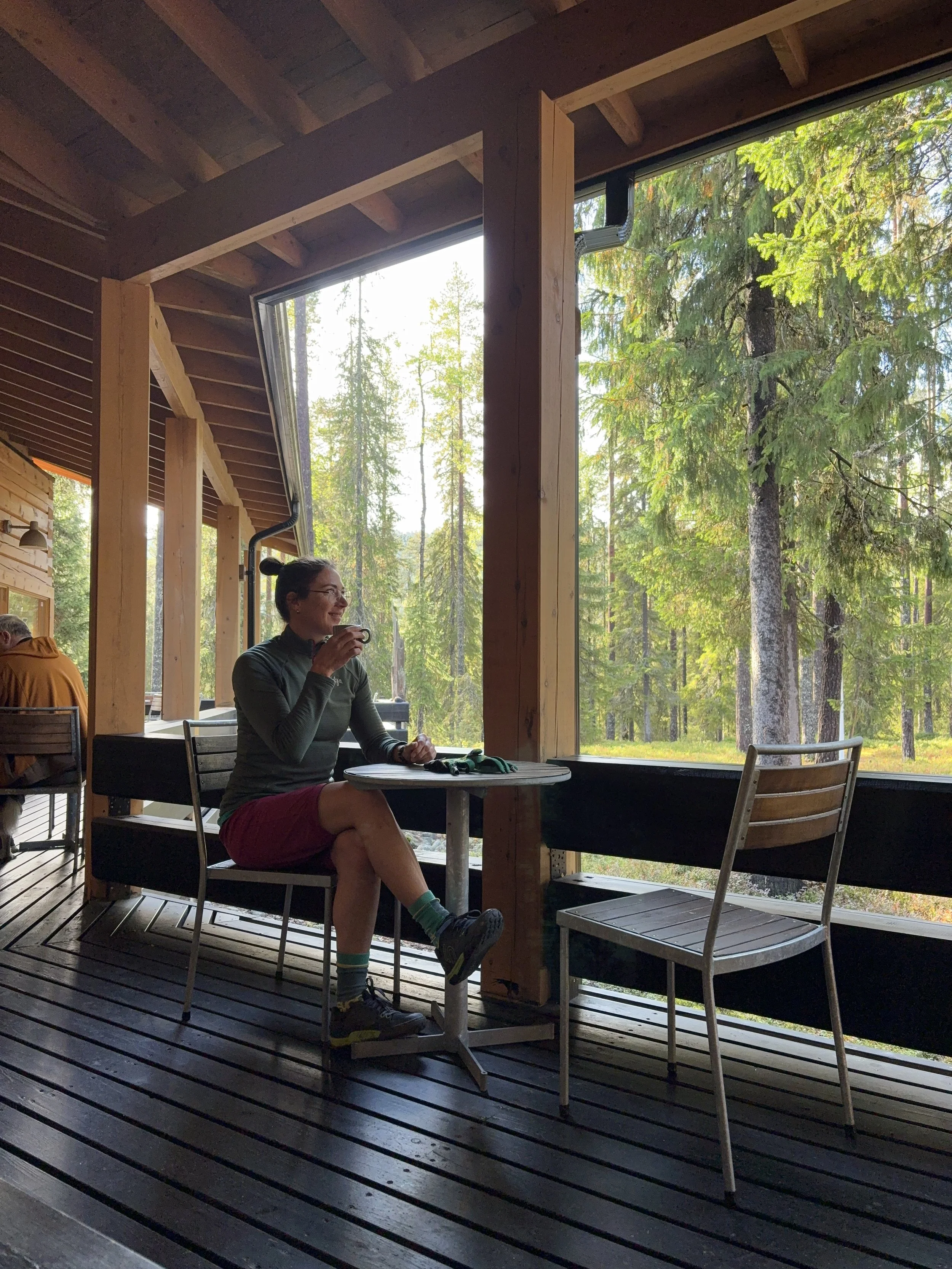 Kaffee auf der Terrasse des Besucherzentrum des Nationalparks Syöte