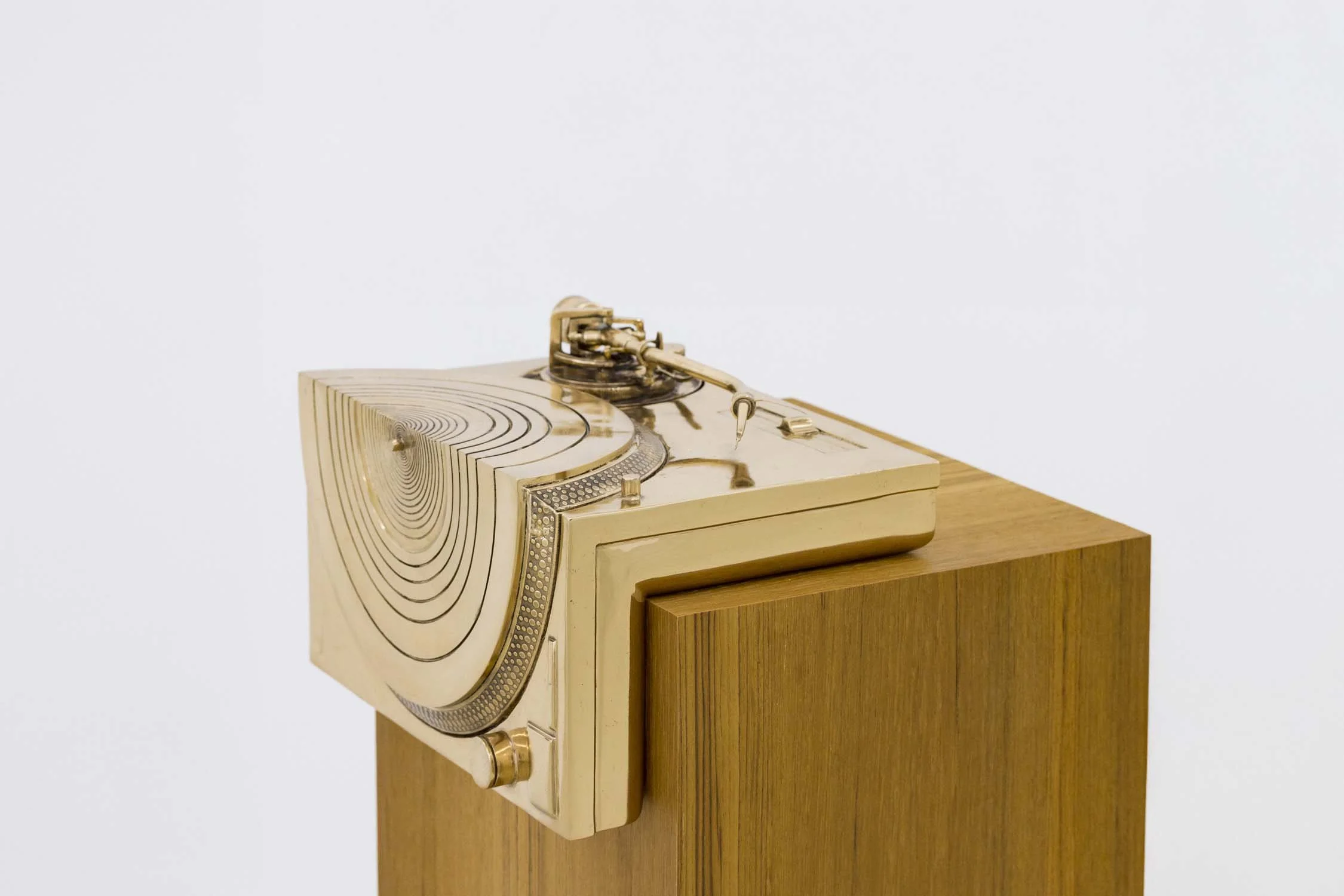  Luis Gispert  Digital Draught , 2018 Cast bronze, white oak 48 x 16 x 14 in 