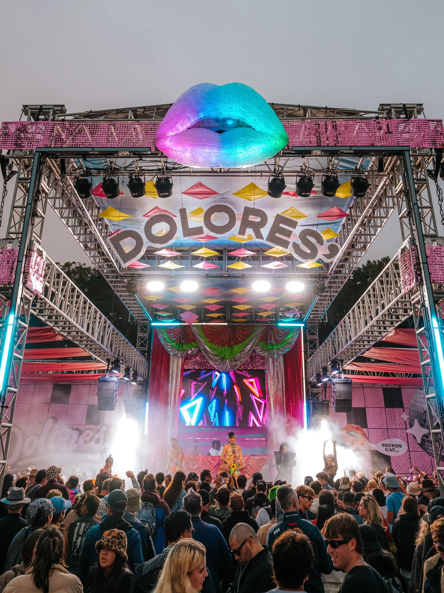 DOLORES'