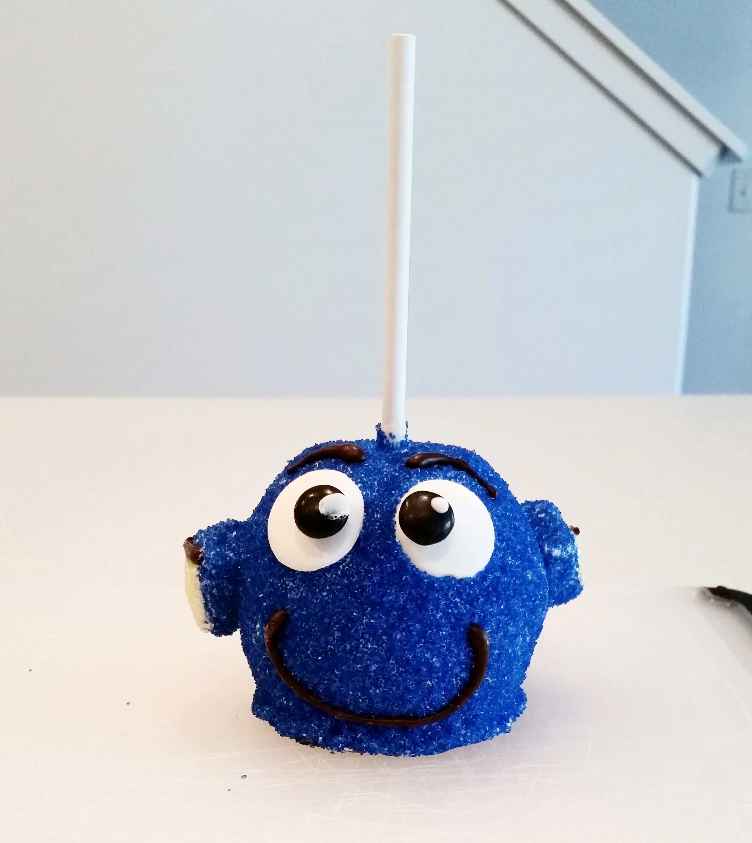  Cute little Dory apple. 