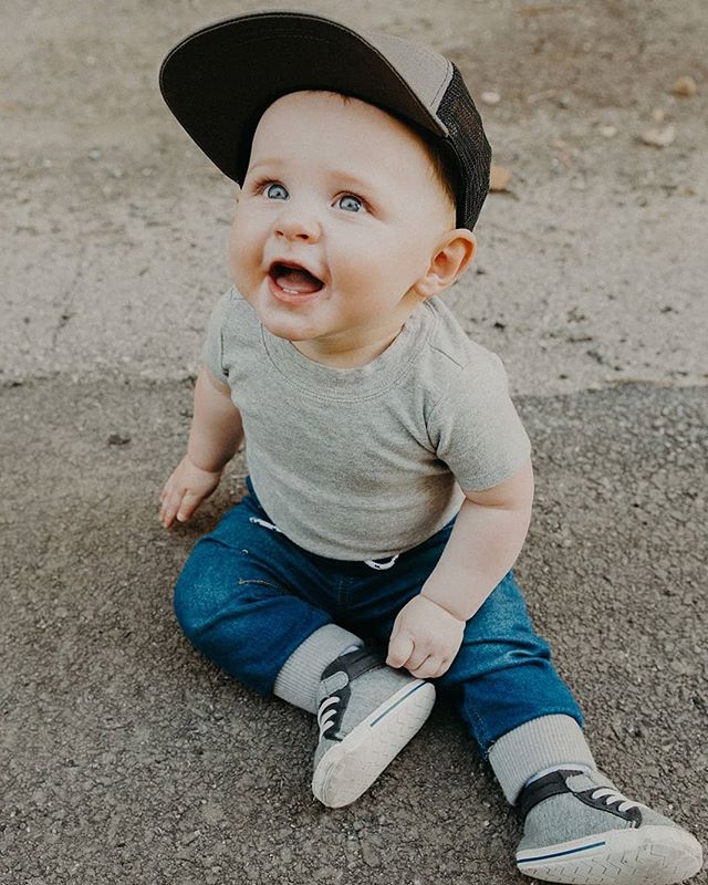 Three weeks until this boy's first birthday and it's kind of blowing my mind!  PS be sure to check out @thederrcompany for all your baby hat needs!