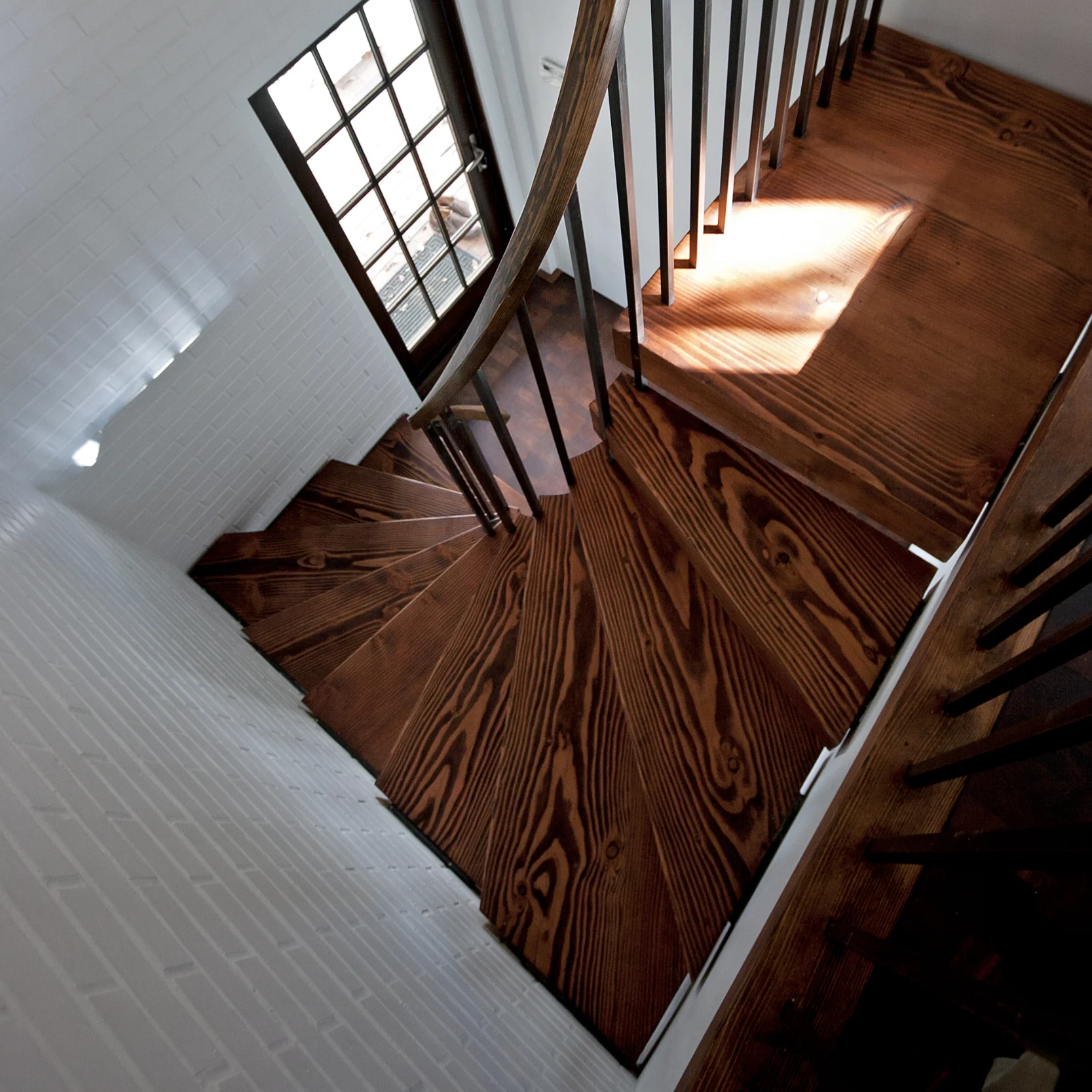 stair looking down.jpg