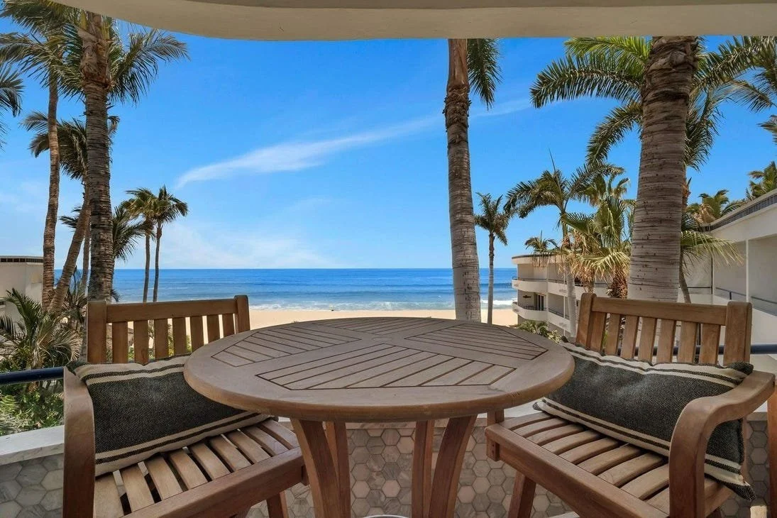 Mira Vista Beachfront Beauty! 