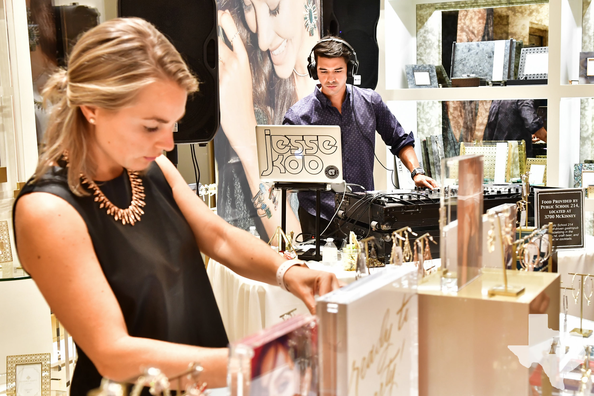 AnnieDevineTX_KendraScott-17.jpg