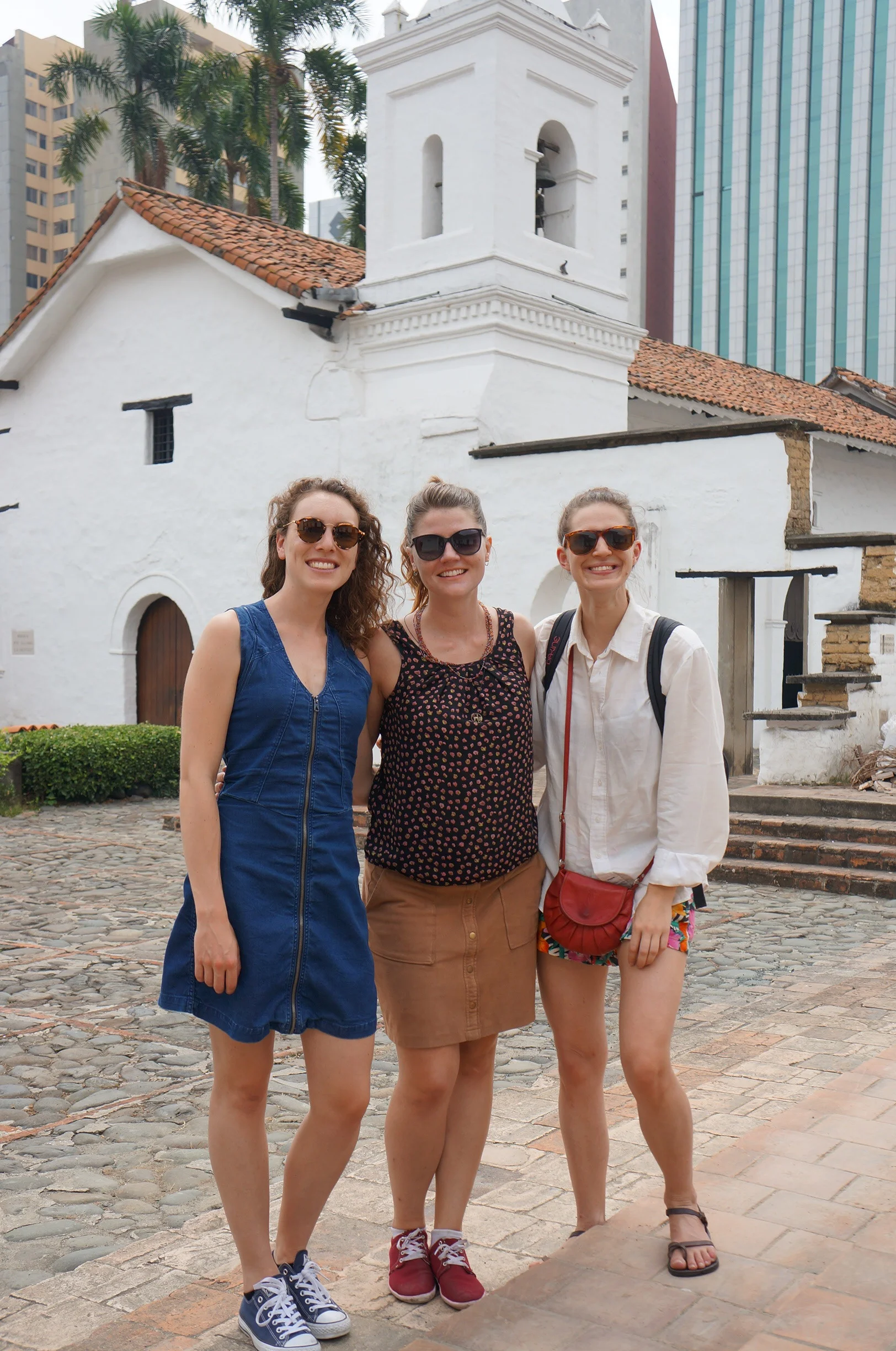 Lotte, Roxanne & I enjoying our Cali walking tour.