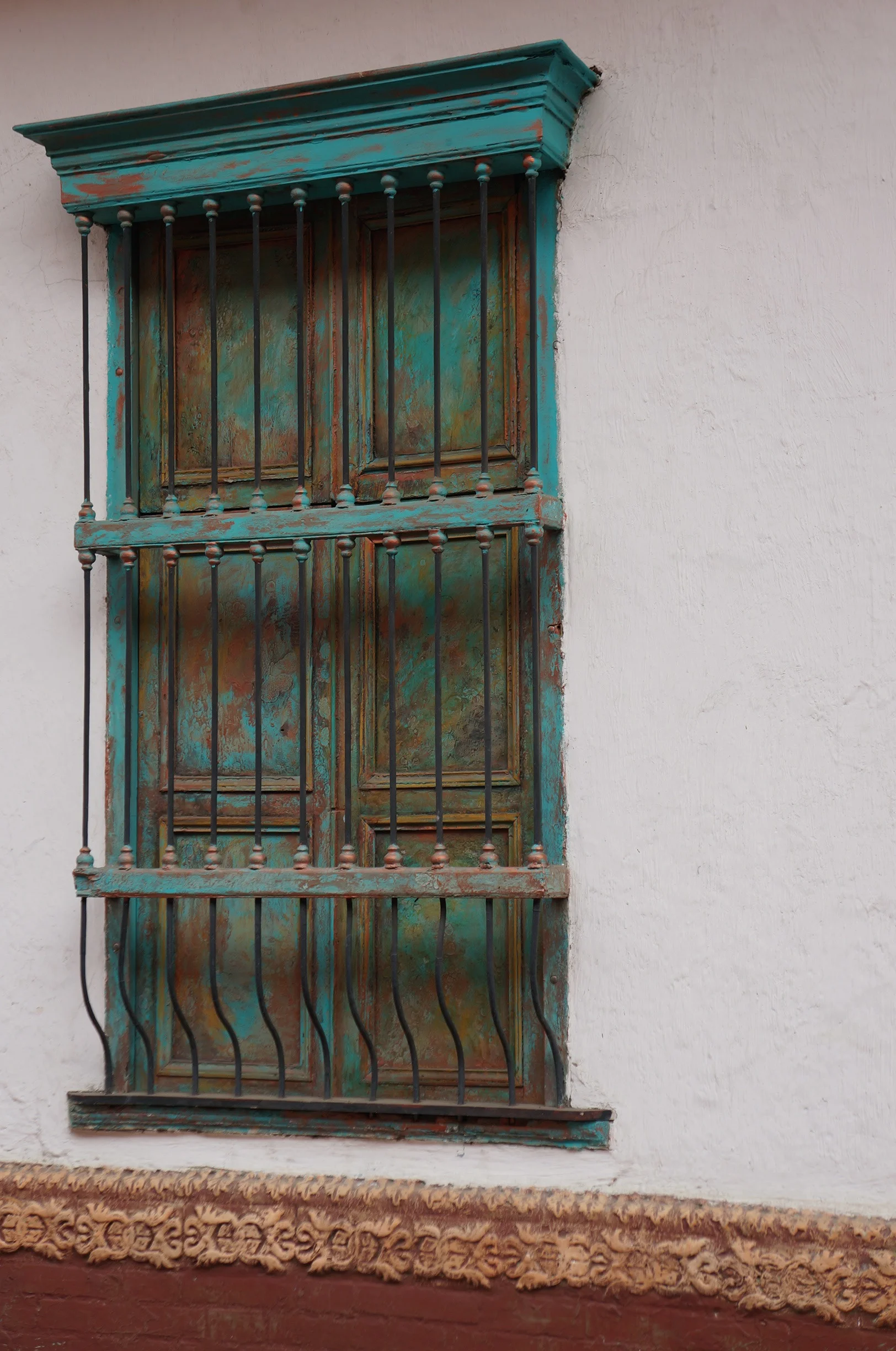 Colorful Cali facades- just another detail that lends charm to the city.