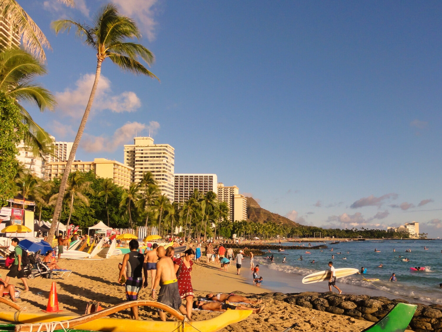 Waikiki_Beach%2C_Honolulu.jpg