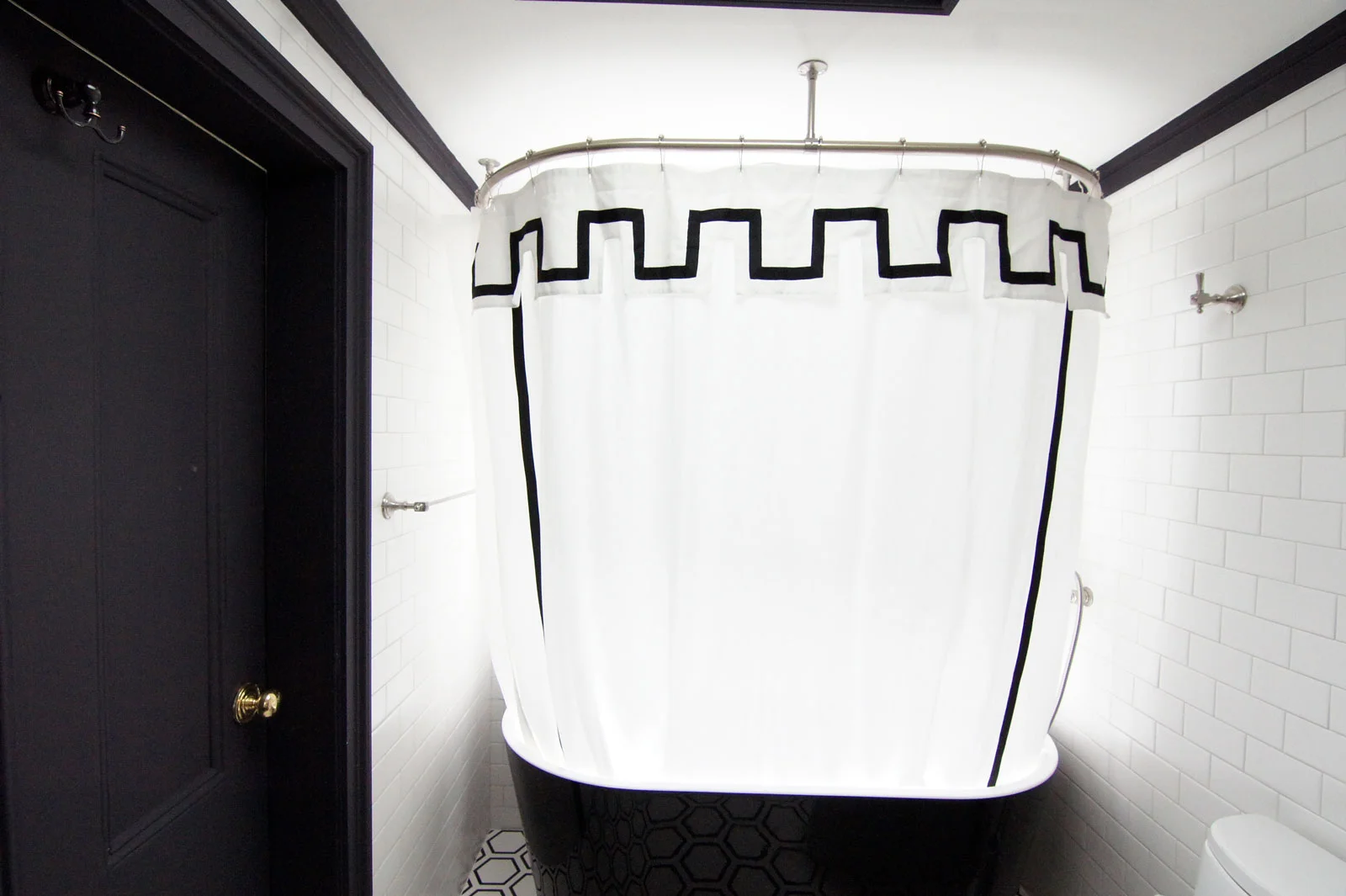 Black-and-White-Bathroom-1.jpg