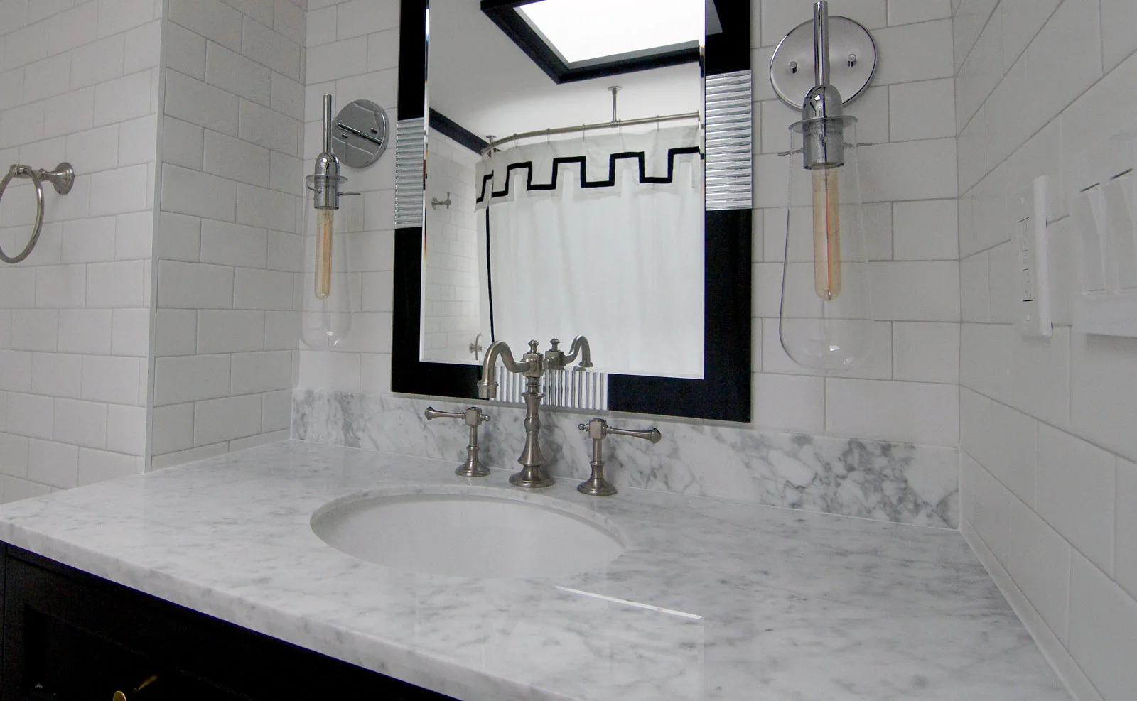 black-and-white-bathroom-design-7.jpg
