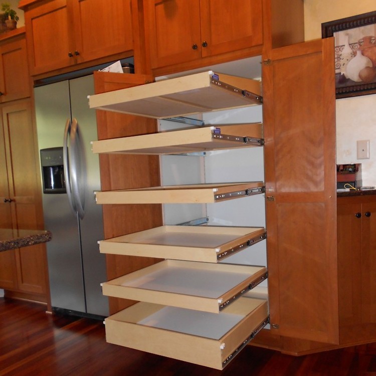Kitchen Organization - Pull Out Shelves in Pantry - Remodelando la