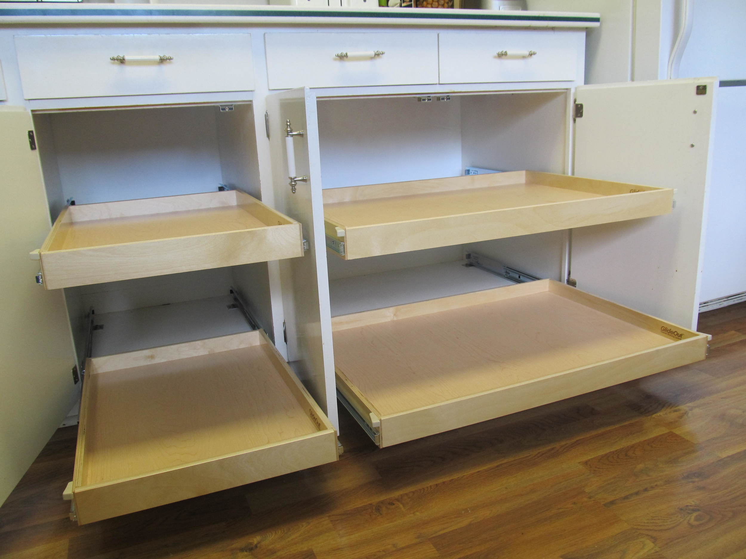 Kitchen Organization - Pull Out Shelves in Pantry - Remodelando la