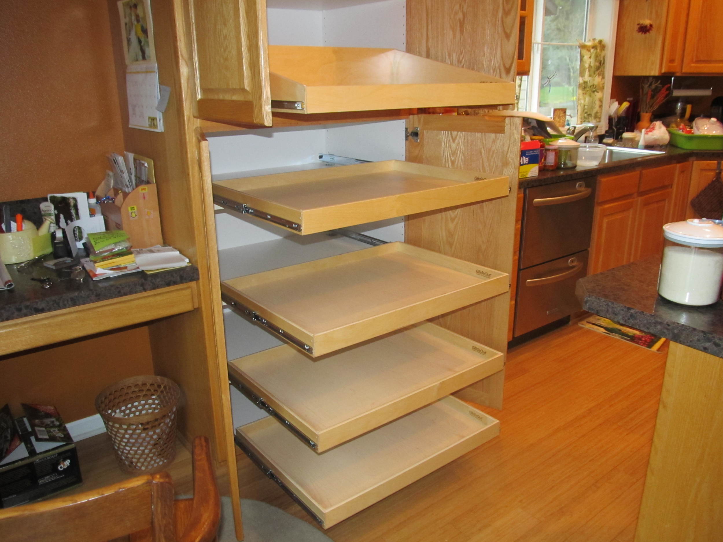 Kitchen Organization - Pull Out Shelves in Pantry - Remodelando la Casa