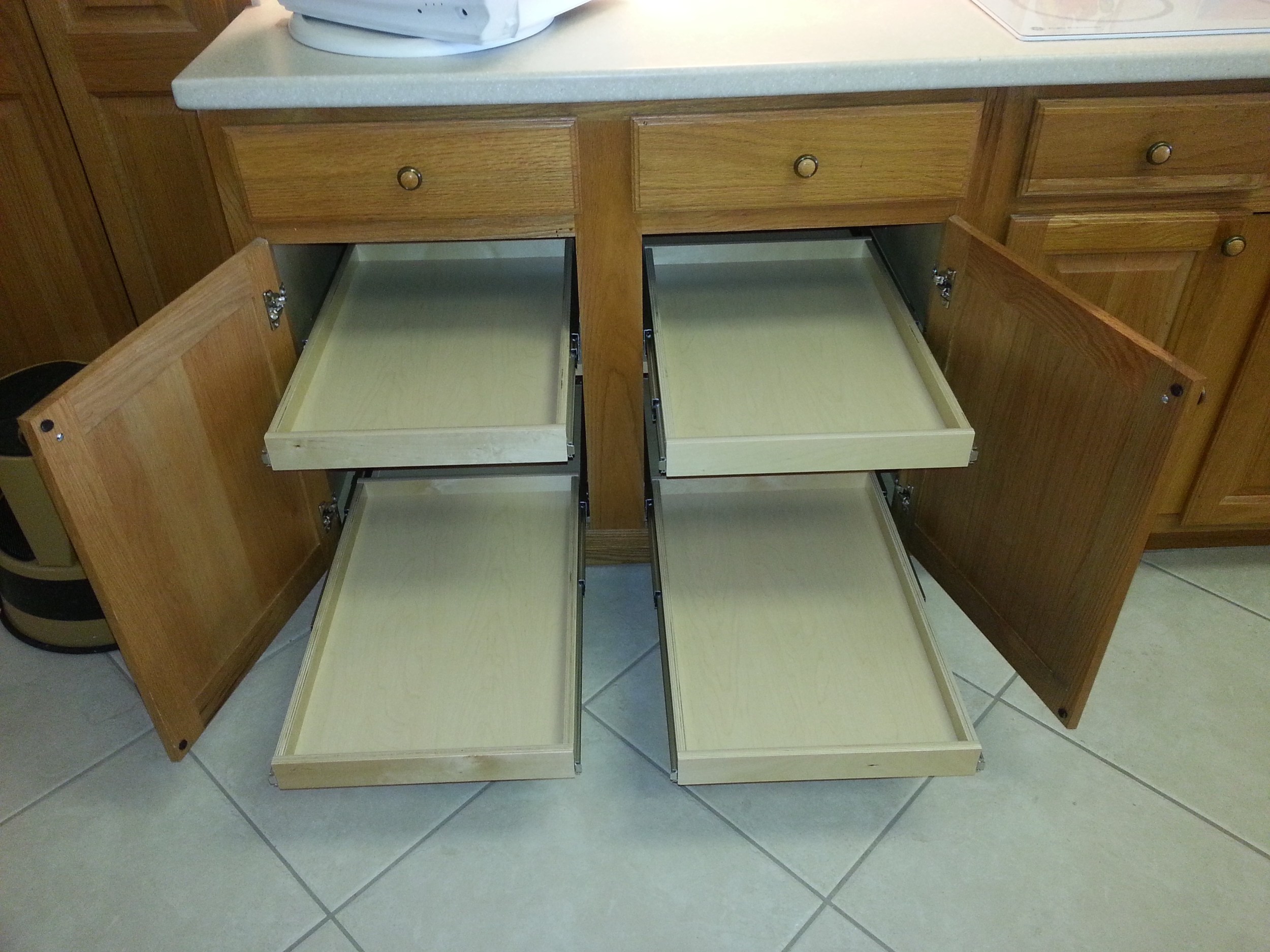 Kitchen Organization - Pull Out Shelves in Pantry - Remodelando la Casa