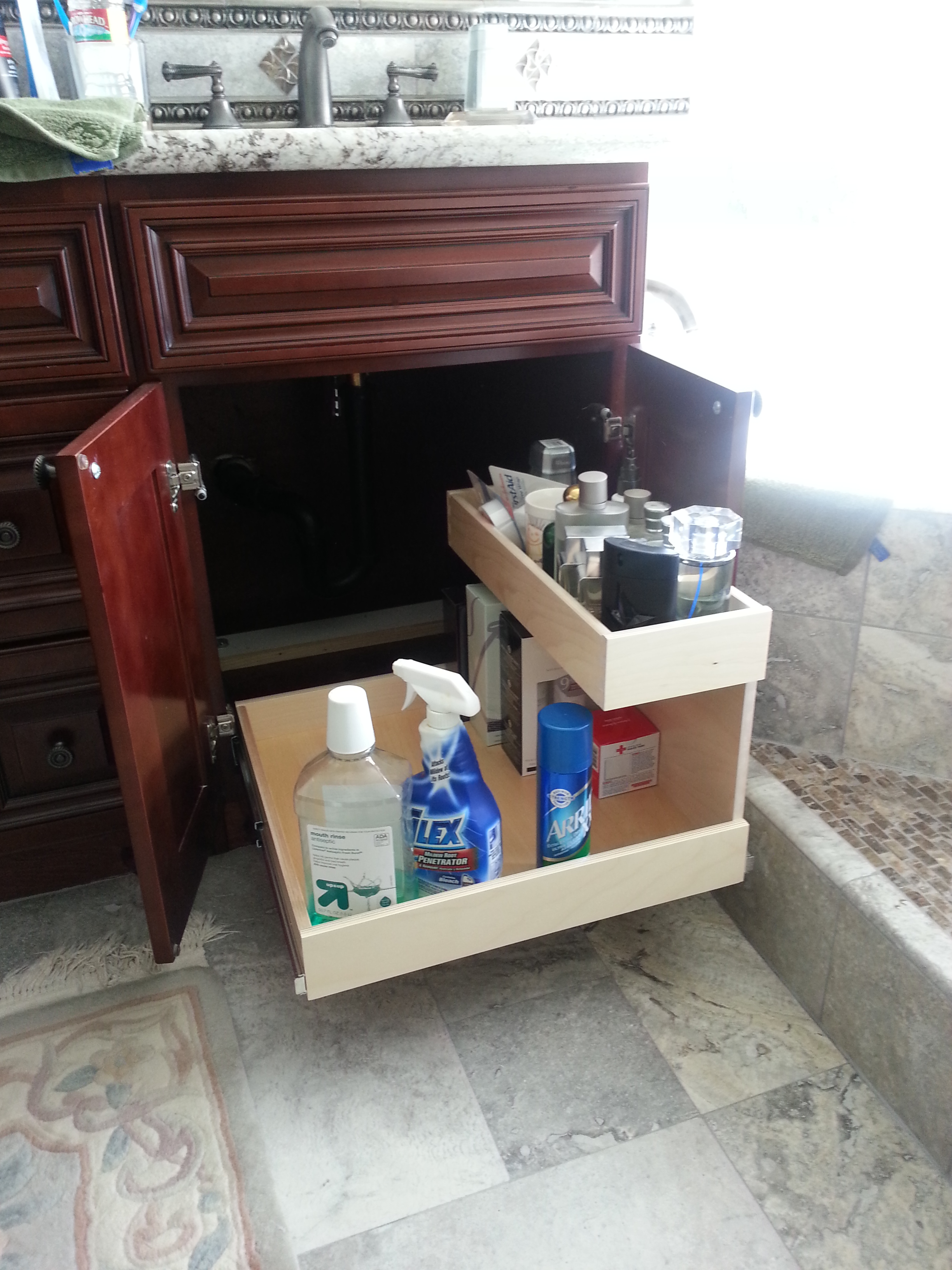 Kitchen Organization - Pull Out Shelves in Pantry - Remodelando la Casa