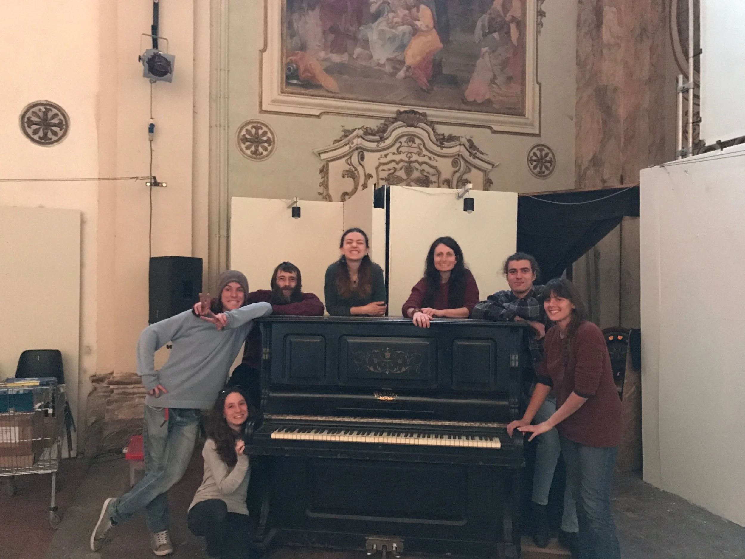 The group of volunteers who put on our show in Pisa,&nbsp;triumphant after relocating the piano for us