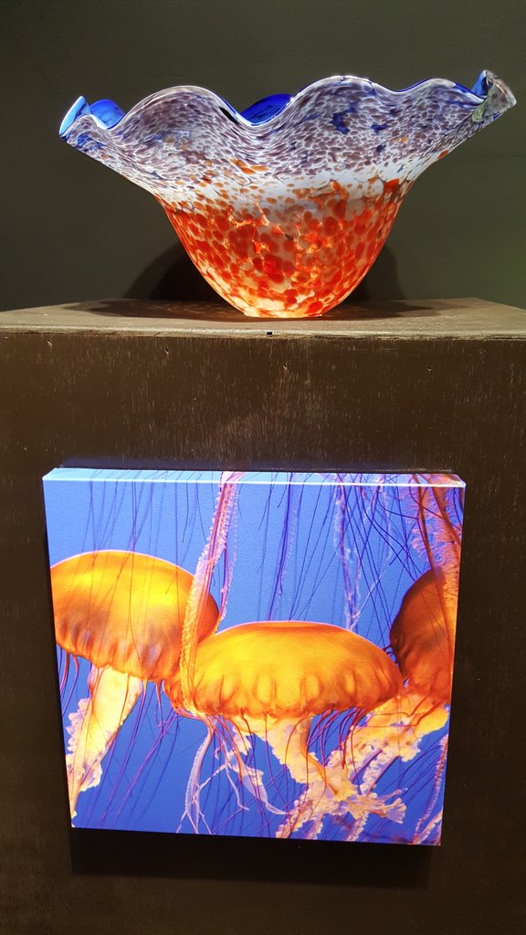 Jellyfish Murano Style Glass Bowl Image © Stoneycreek