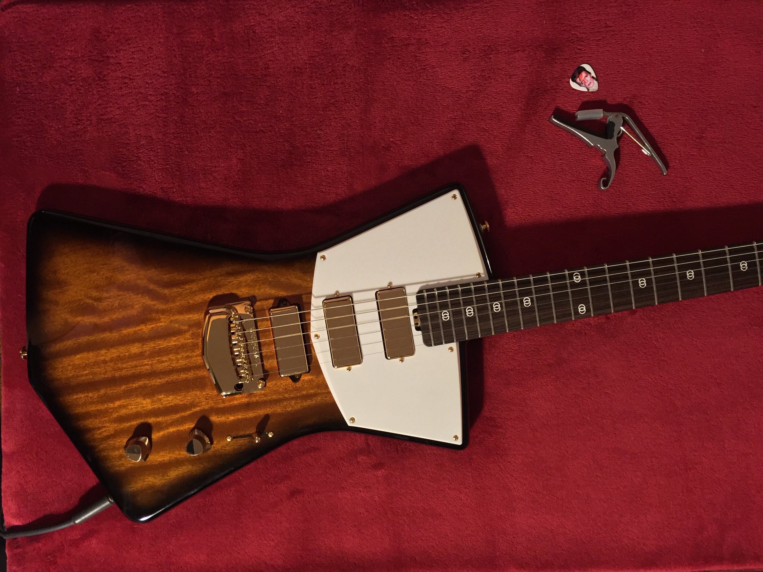 Still amazed by this signature St. Vincent Ernie Ball/Music Man guitar. One of the coolest instruments I've ever laid my hands on...