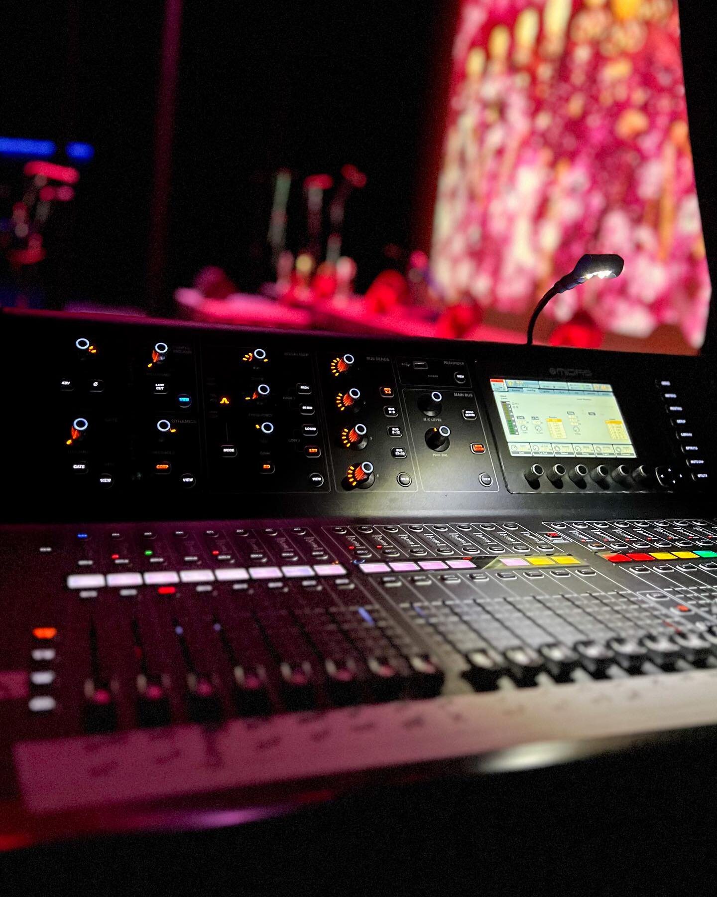 A little #monitormonday from this past weekend! 🎚️

@midasconsoles 

#lw #livewire #livewirepro #livewirepronj #production #productioncompany #audio #proaudio_systems #proaudio #speaker #monitor #subwoofers #linearraysystem #linearray #sound #sounde