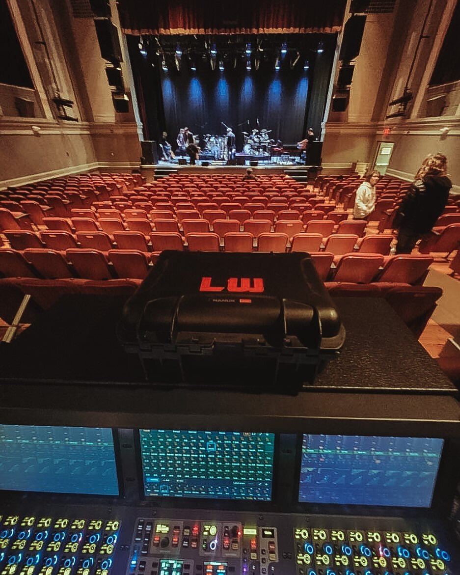 Spotted! 📸 

LW supporting one of our client&rsquo;s winter tour dates!

#lw #livewire #livewirepro #livemusic #livesoundengineering #livesound