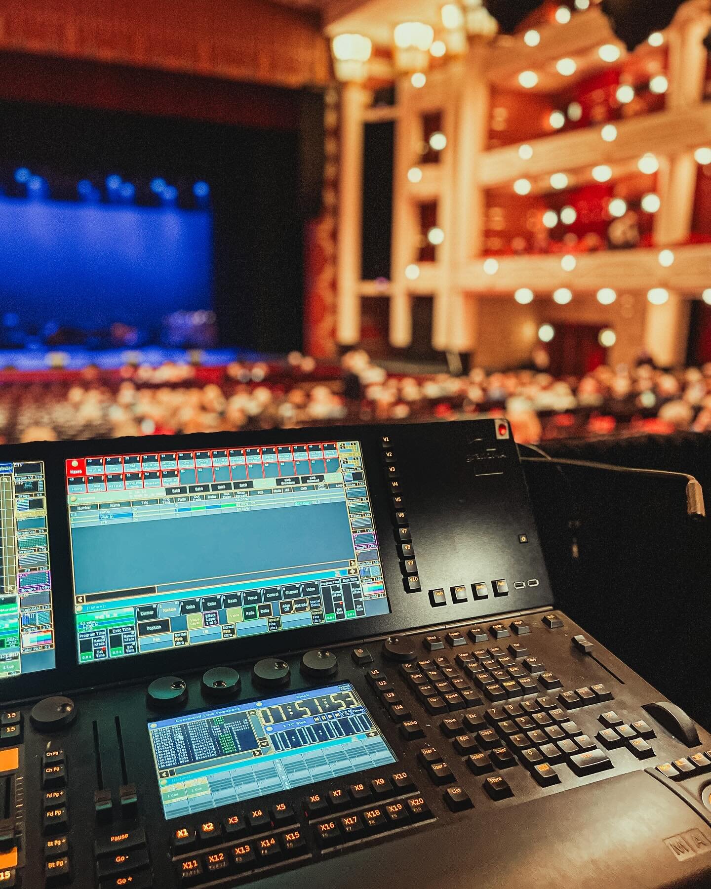 Another one! LW was privileged to bring some magic to the beautiful @kraviscenter in West Palm, FL!

#lw #livewire #livewirepronj #lighting #lightingdesign #lightingdesigner #lightingprogramming #lightingprogrammer #concert #liveevent #liveevents