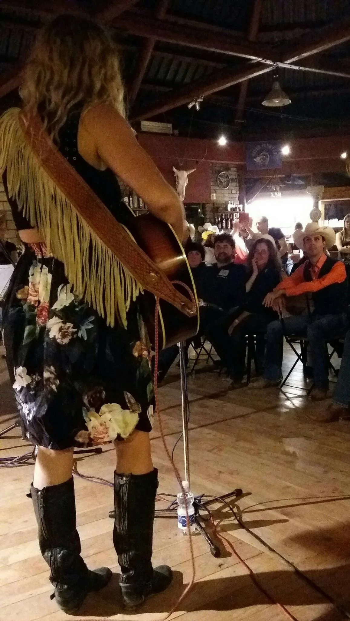 Erica Sunshine Lee continues to "strike Gold" in Italy with "BURIED TREASURE TOUR".....