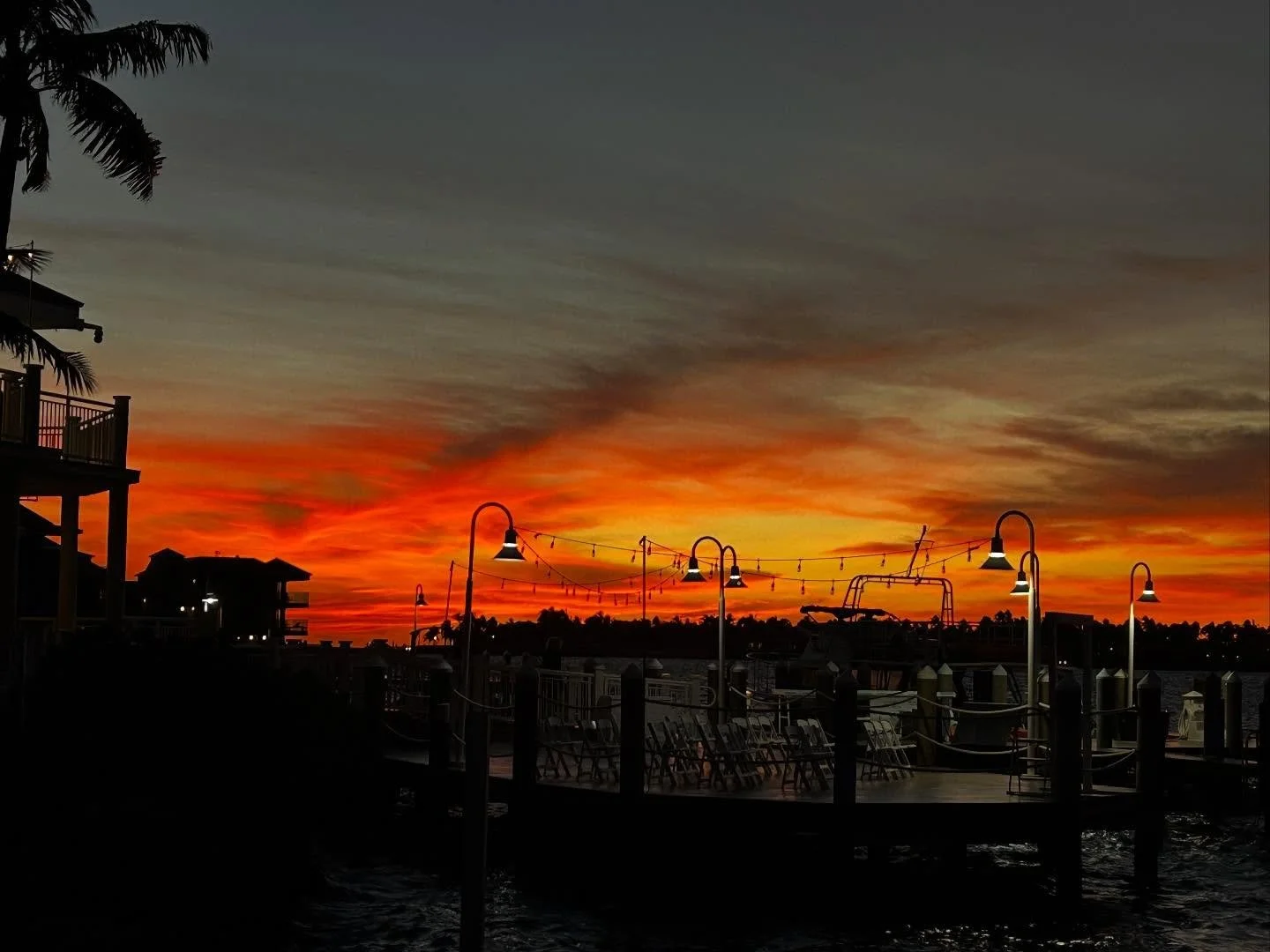 Before you see this in key west today &amp; tomorrow swipe 🩵to see what you&rsquo;ll find at @islanddogsbar 
Noon to 3pm&hellip;
#CountryMusic #EricaSunshineLee☀️ #LoveAt100Degrees #Songwriter #NashvilleArtist

#Sunset #IslandDogs #Fun #Keywest #Flo