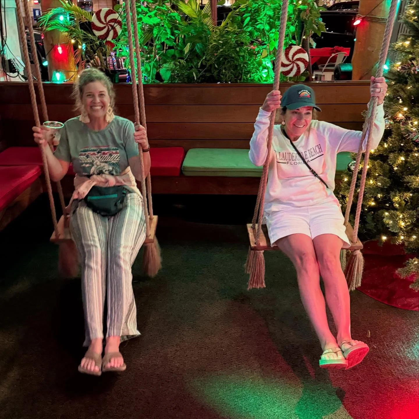 Christmas in a cup&hellip;might be a little Old Fashioned&hellip; what&rsquo;s in your cup???
🍺🍷🍸🍹🥂🥃
w/ @angellynnrealty at this epic Christmas bar @glamperstpete 
🍸🥂🍻🥃🎄❤️☃️🎉