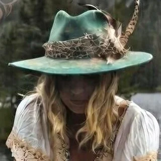 Dropping my new single &lsquo;Love Should Be Easy&rsquo; at MIDNIGHT tonight (2/14) &ndash; just in time for Valentine&rsquo;s Day vibes that hit different.
Put your Valentine Emoji below!!!
💖❤️&zwj;🩹❤️💖💕💔
Who&rsquo;s ready for some honest, easy