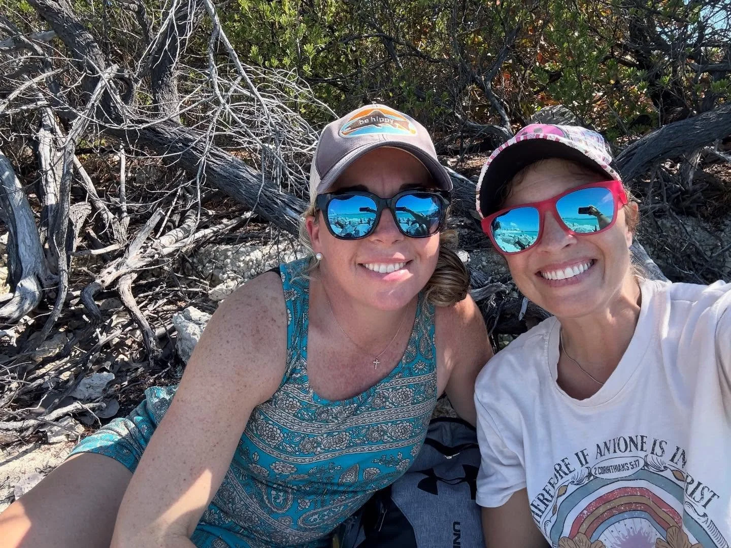 Week in Review&hellip;
#paradise #islandlife #sunset #keywest #georgiagypsy @chickenwalkkeywest 💕
Back at it tomorrow!
Monday @kikissandbar 1-4pm
Tuesday @boondocksflkeys 6-9pm
Wednesday @sparkyslanding 6:30pm
Thursday &amp; Friday @islanddogsbar No