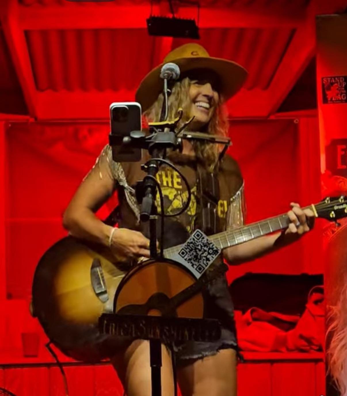 Pop-up show today at the Sunset Pier ~ Key West 
1- 4 PM
W/ Special Guest Brian Ashley Jones on Guitar!!!
Then back up to marathon Tonight Sparky's Landing
6:30-10pm😍🔥🏝️
Happy Hump Day!!!
Get after it!!!