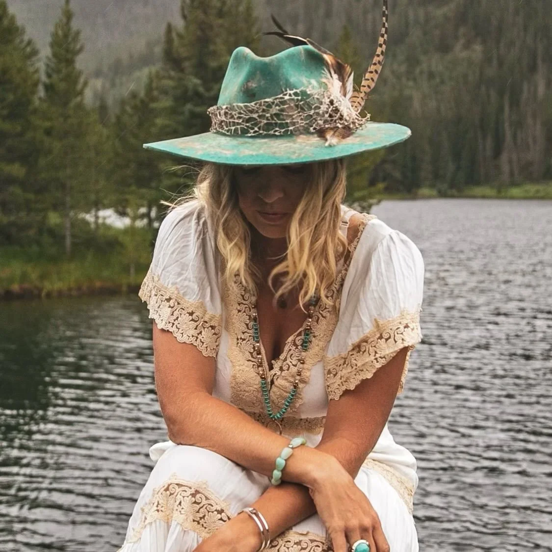 &ldquo;Love Should Be Easy&rdquo; by Erica Sunshine Lee 
New Single Review by WranglerWriteUp Feb. 25, 2026
🎼 ✍️ 
In her self-written and self-produced single love should be easy, Erica Sunshine Lee delivers a quietly devastating country ballad that