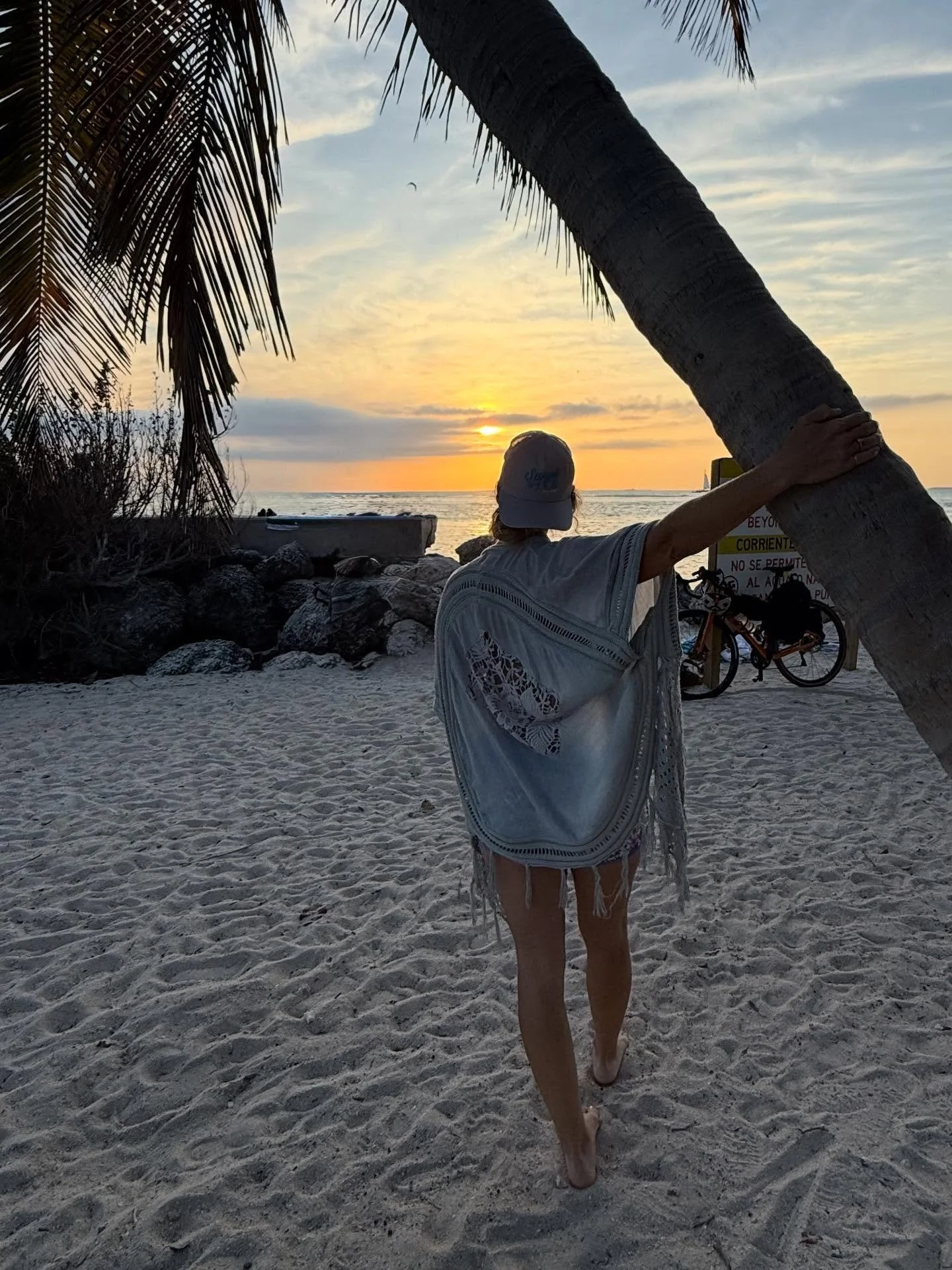 Only 4 more shows til Arizona&hellip;4 more sunsets in the Keys til I leave&hellip;😭🏝️☀️🩵
#fortzach #sunset #keywest #georgiagypsy #arizona 
Tuesday @boondocksflkeys 
Wed @sparkyslanding 
Thursday &amp; Friday @islanddogsbar