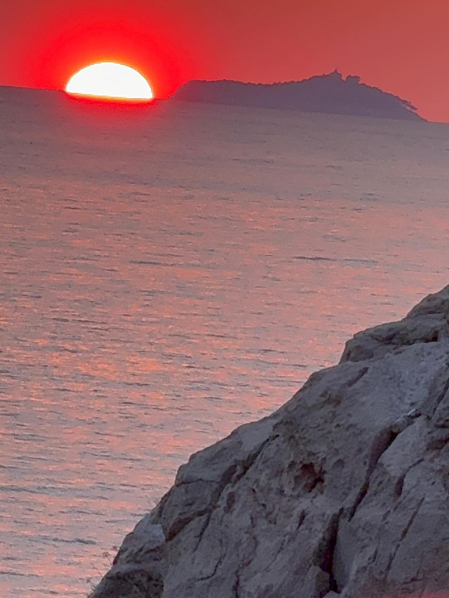 Well, that just happened&hellip;
🤯 🇭🇷🏝️☀️
#WorldTraveler #GeorgiaGypsy #dubrovnik #Croatia #BestSunset