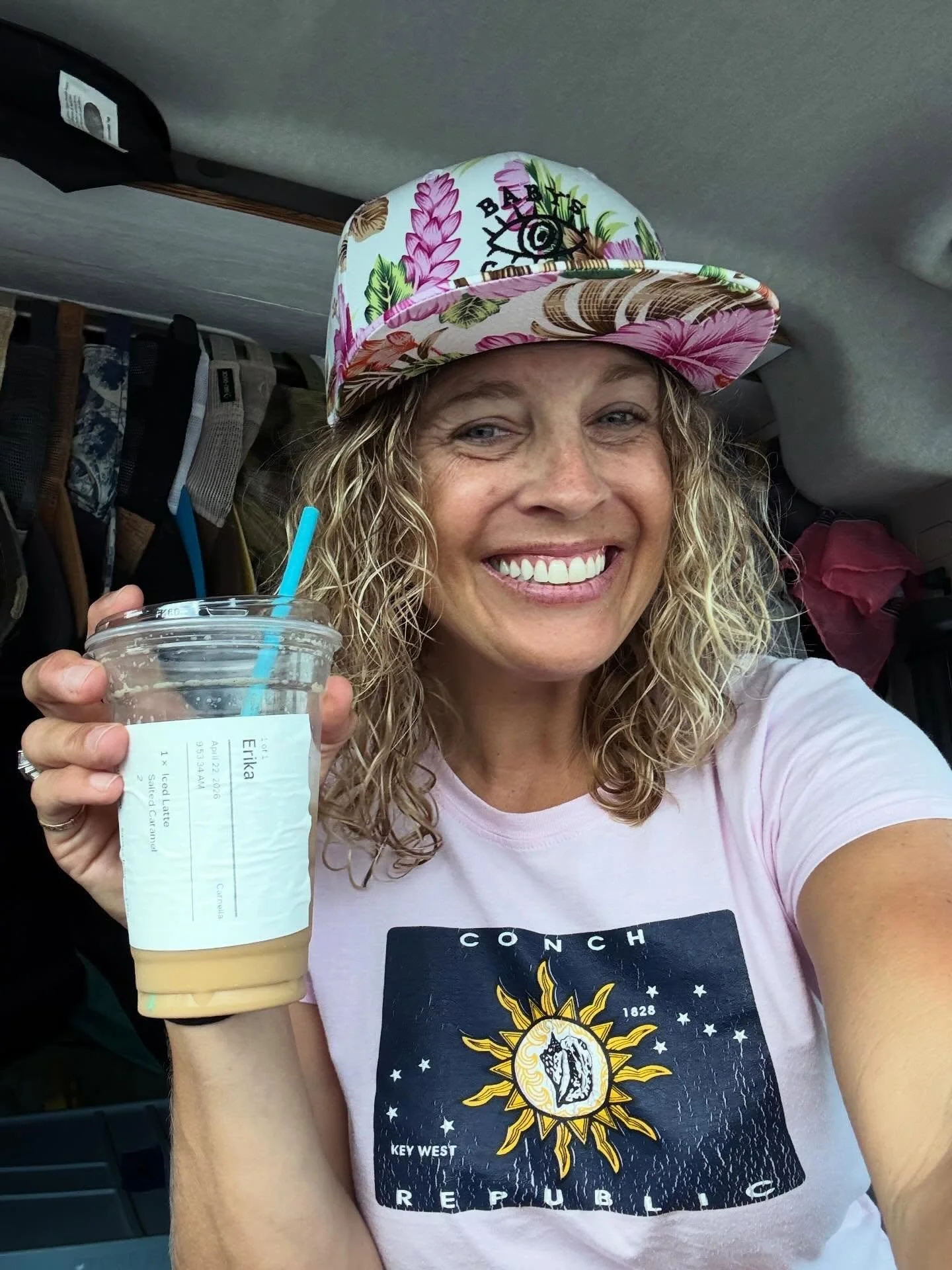 It&rsquo;s Friday Y&rsquo;all!!! 🏝️🏝️🏝️🌞🌞🌞✨
Catch me @islanddogsbar today Noon-3pm
#springBreakUp #keys #flkeys #keywest #livemusic  by @ericasunshinelee  cowrote this fun anthem with @jeannettekingmusic 💕