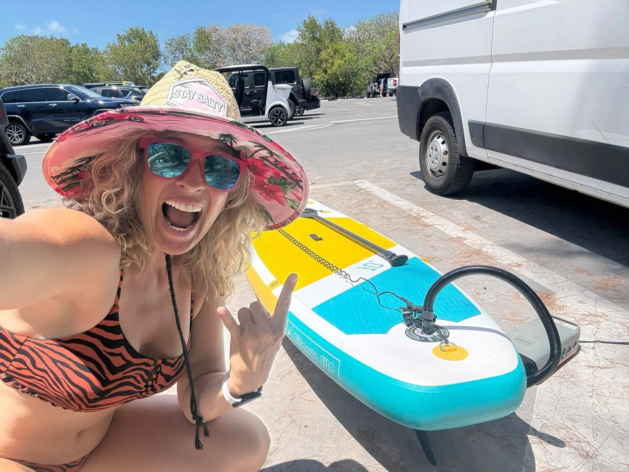 Where you&rsquo;ll find me this week in the Keys when I&rsquo;m not paddleboarding:
🏝️☀️🦩✨🌊🤩
Wed Kiki's Sandbar &amp; Grille 1-4pm
Sat Chicken Walk 1-4pm
Sun @kiki&rsquo;s sandbar 1-4pm
Monday Island Dogs 12-3pm