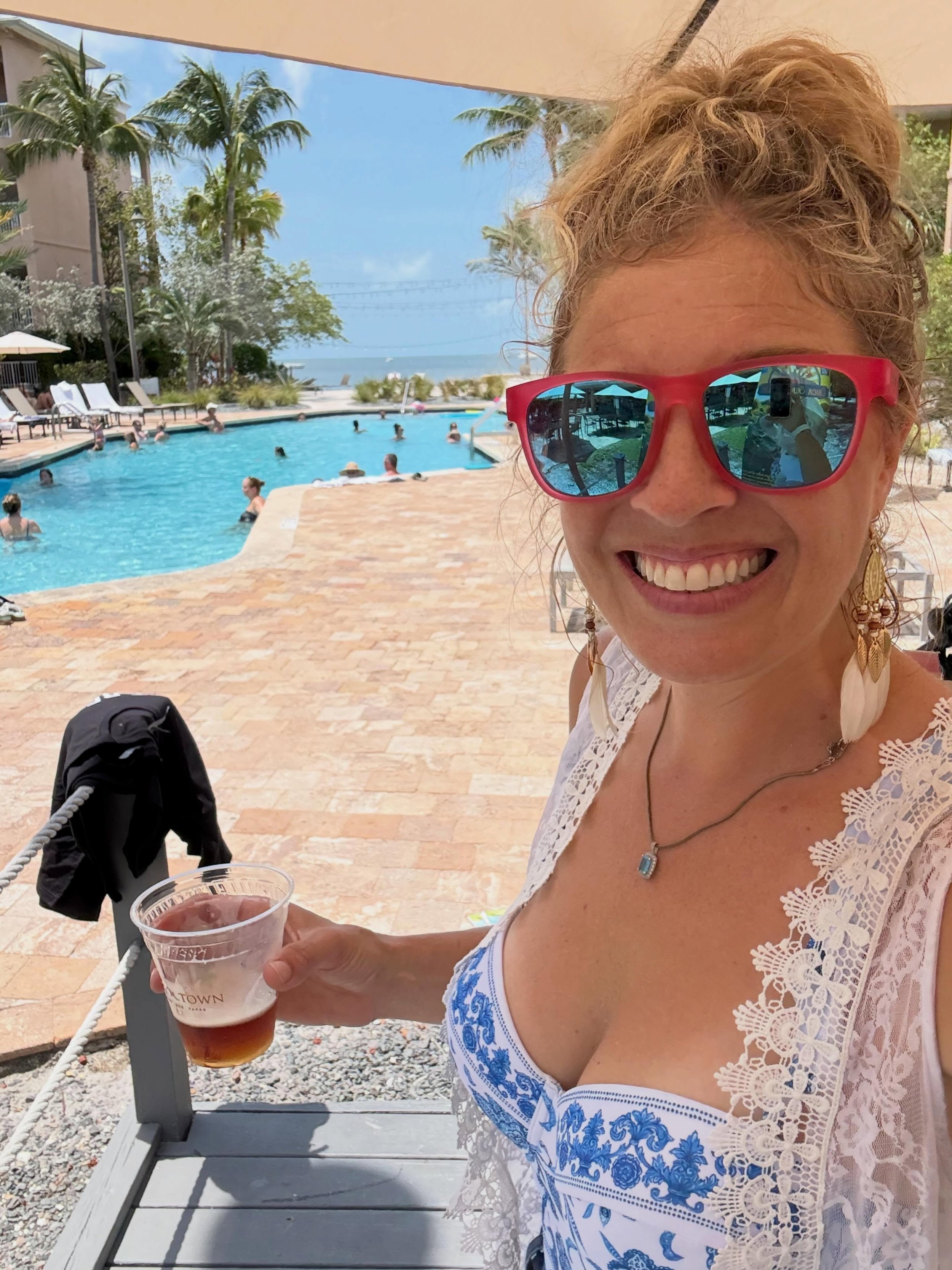 &ldquo;I&rsquo;m Making new Friends and freedom looks good on me.&rdquo; - Erica Sunshine Lee. Yes it does! 
Join &ldquo;The Georgia Gypsy&rdquo; @ericasunshinelee w/ Special Guest @alohastevemusic for Sunday Funday @sunsetpierkeywest 1-4pm  celebrat