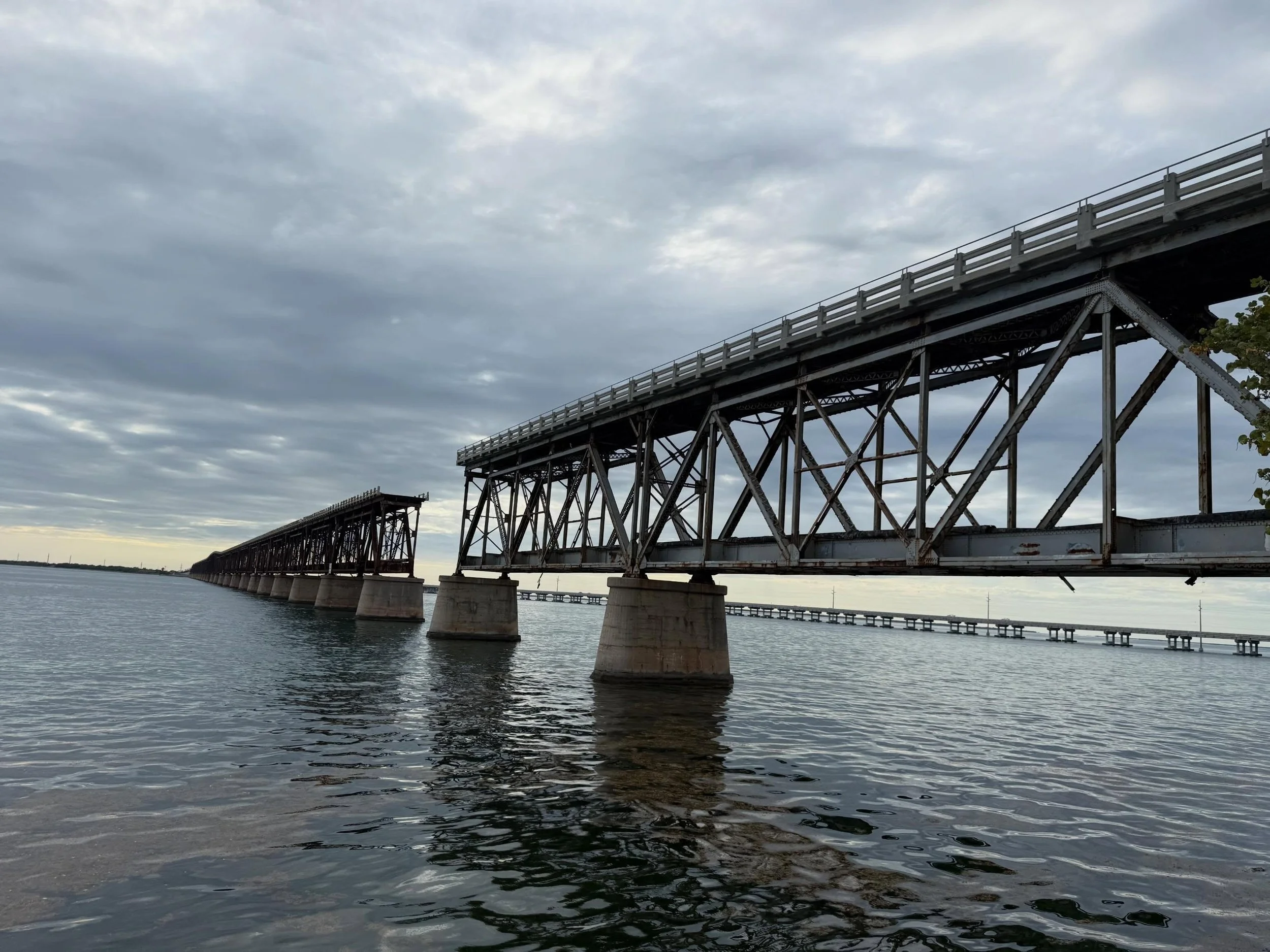 Nice relaxing day at the coast, lunch🌮 @kikissandbar &amp; afternoon walk @bahiahondastatepark 🏝️then sunset cruise on the boat!  It&rsquo;s a Beautiful day in the Keys!!! #tacosandtequila #tunanachos #kikissamdbar #bahiahonda #flkeys 
***follow me