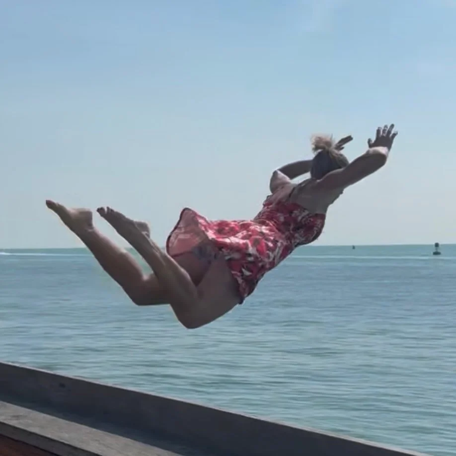 Last Sunday was so fun, let&rsquo;s see if we can top this today😂🏝️🤔🌮🍹💃 
Playing today 1-4pm @kikissandbar 🤩☀️🏝️🦩
#GeorgiaGypsy #keywestBlue #ChunkyDunk #ericasunshinelee #sunsetpier