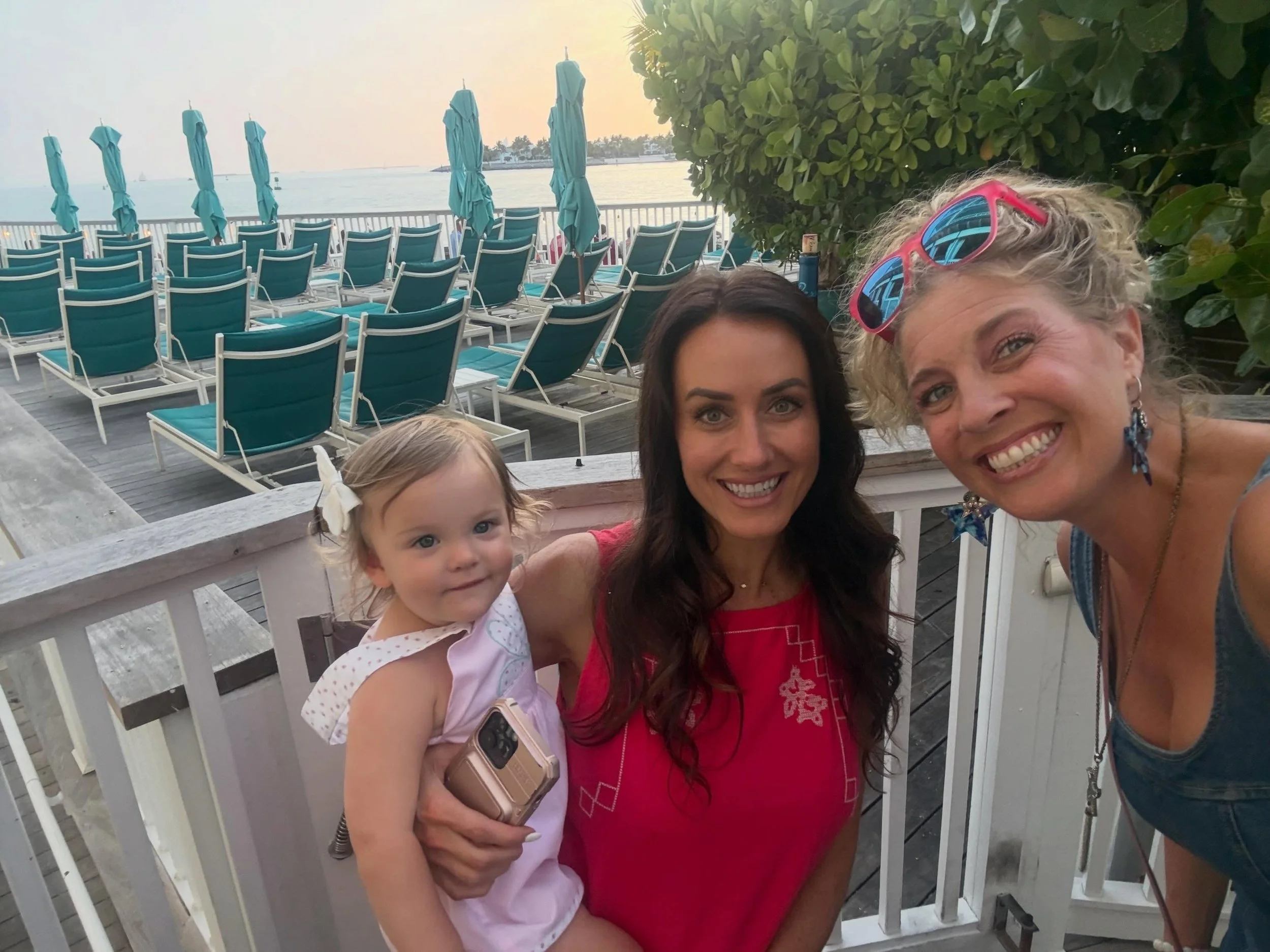 When ur bestie brings the baby to Key West&hellip;😊
She&rsquo;s from Texas I can tell&hellip;⭐️🌺💕🌅☀️

#baby #keywest #texas #islandgirl @ashsykes07