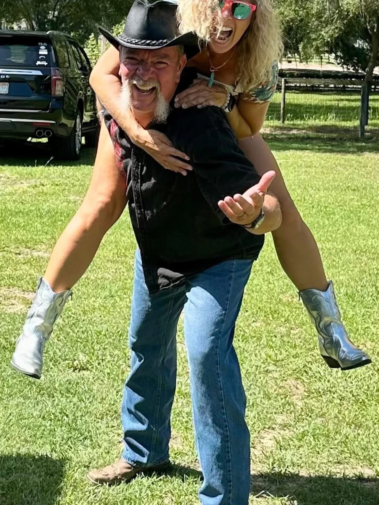 Now vs. Then 😂🫶😁
Love my Florida peeps, thanks @marti.w.nichols &amp; Ronnie and all my friends who came out to the wonderful Ocala, House Concert, Venue, Hawk&rsquo;s Nest, thanks Robert and Marlo Dube for having this incredible place to share ou