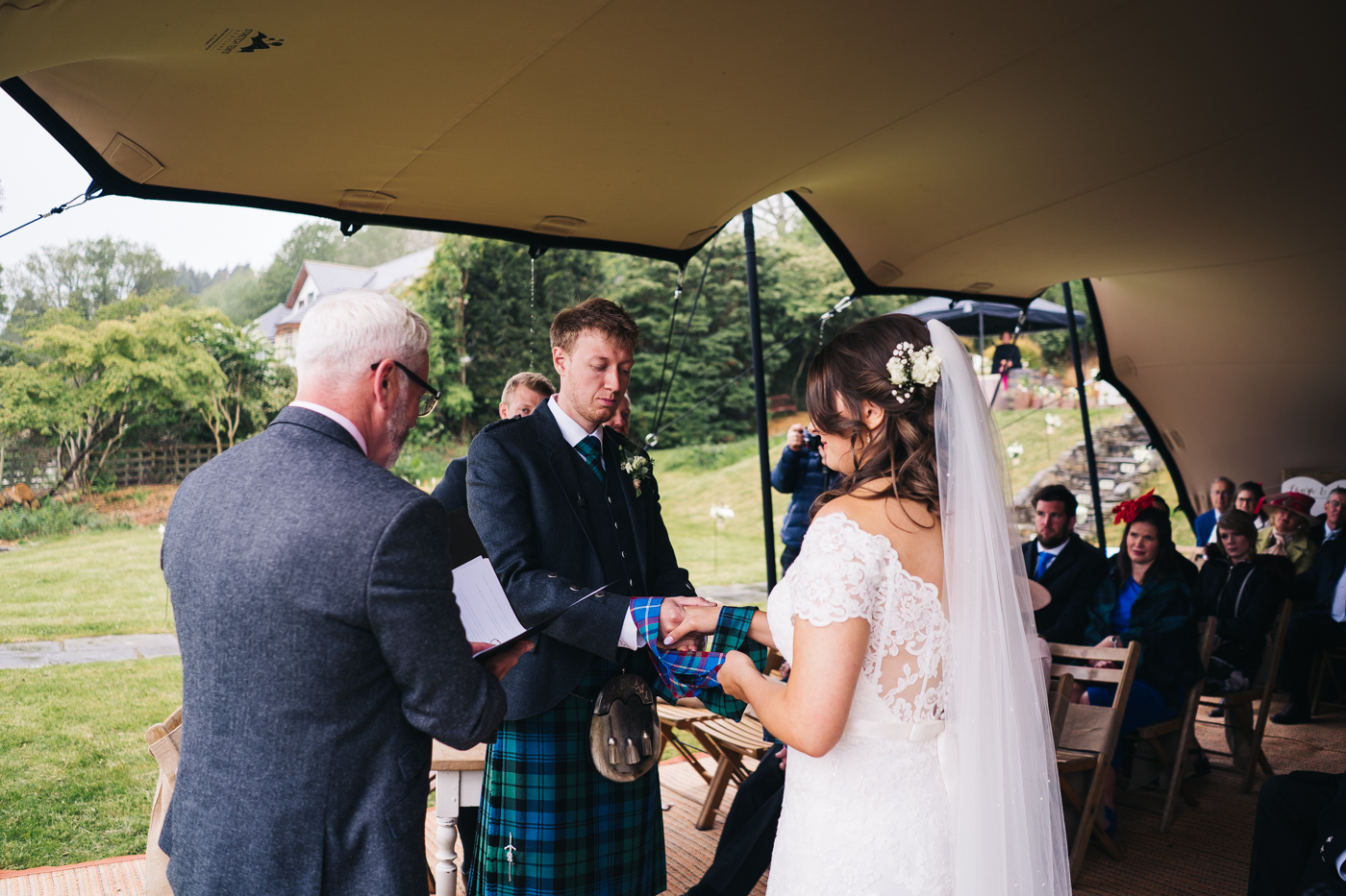 scottish-wedding-trossachs-loch-tay-highlannds-relaxed-photography-photographer-0022.jpg