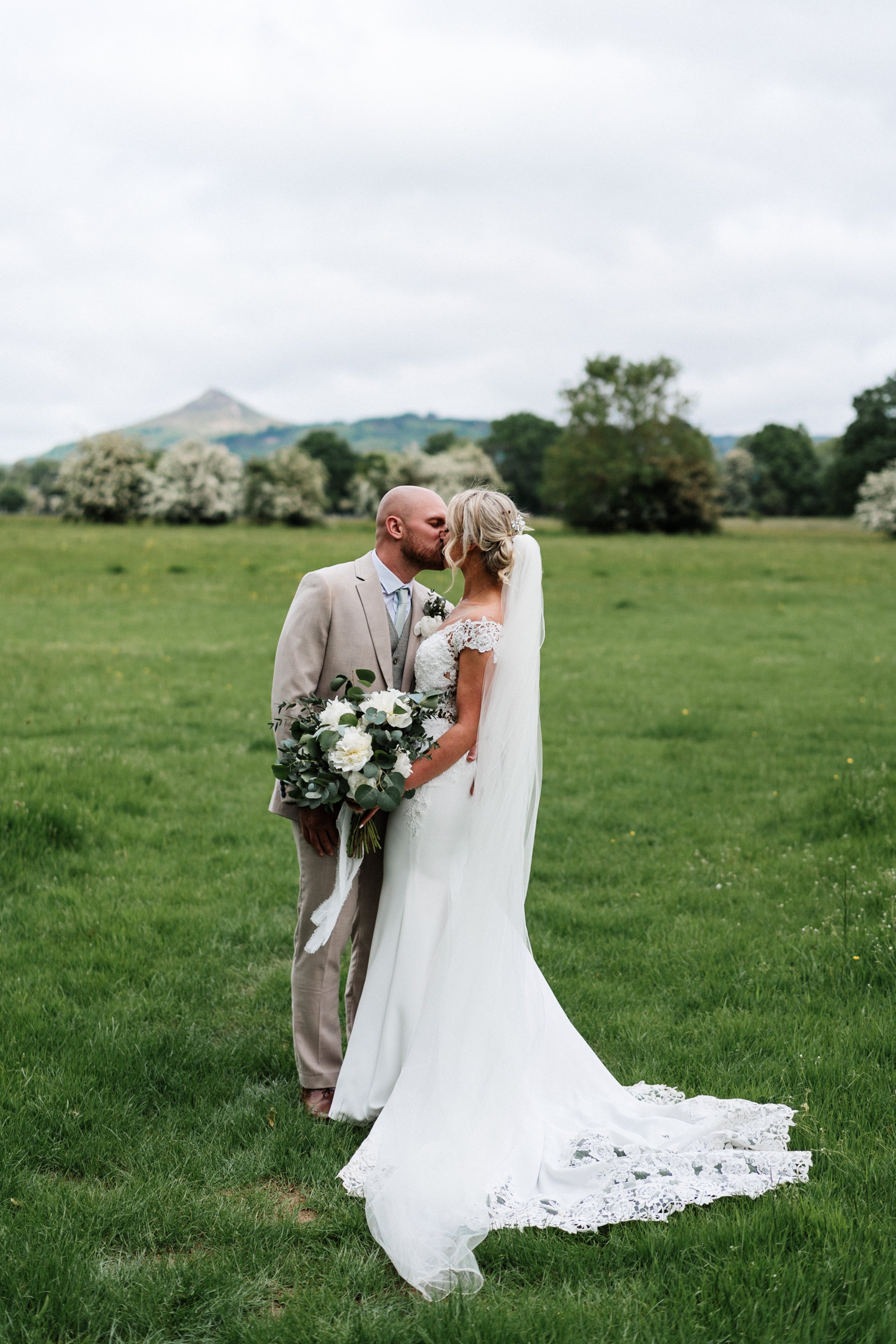 howard-court-wedding-north-yorkshire-wedding-photographer-barn-wedding-0098.jpg