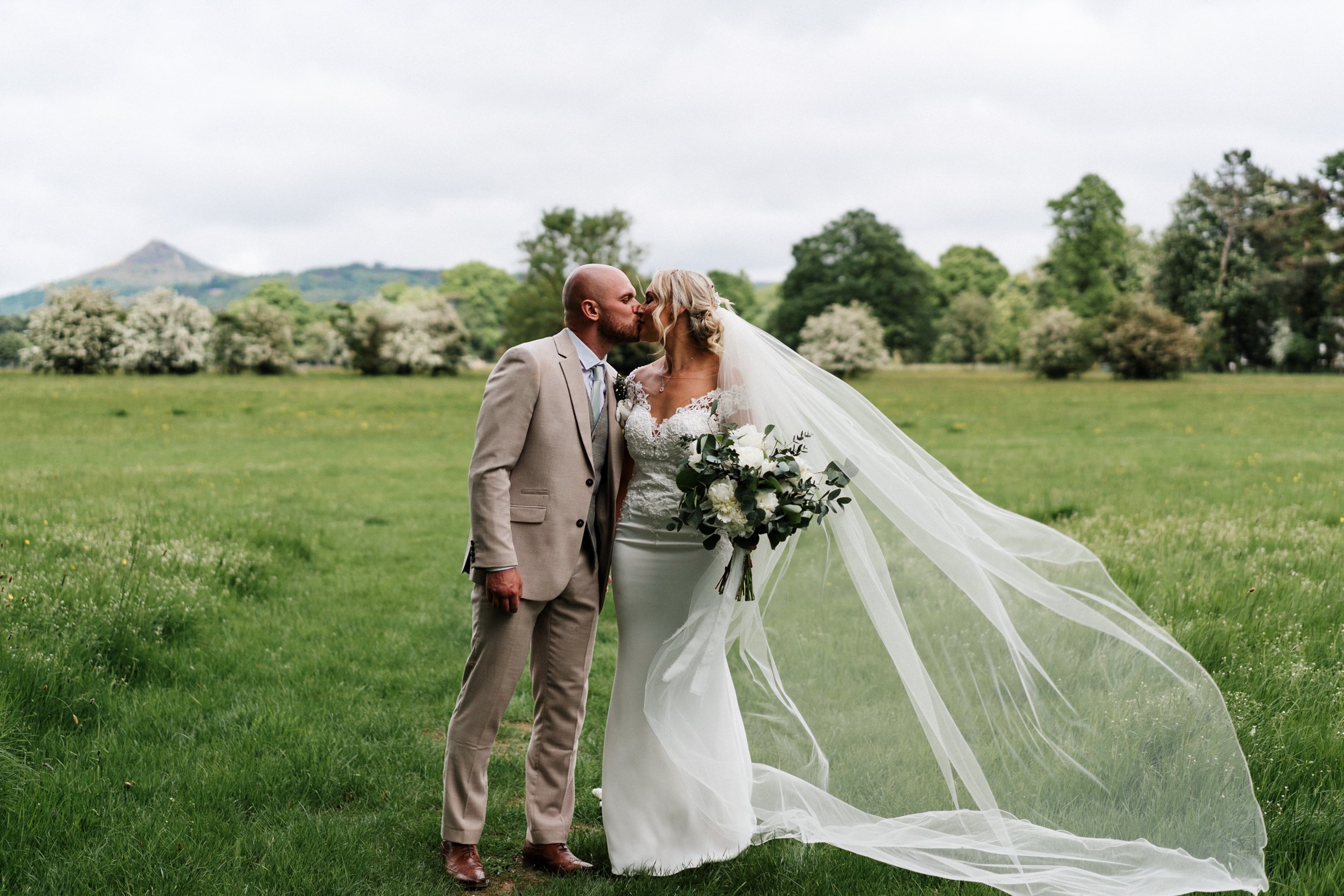 howard-court-wedding-north-yorkshire-wedding-photographer-barn-wedding-0106.jpg