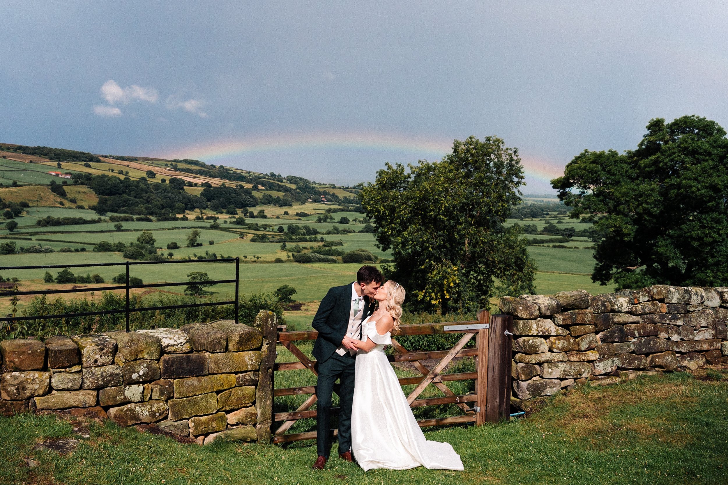 danby-castle-wedding-north-yorkshire-relaxed-wedding-photography-0090.jpg