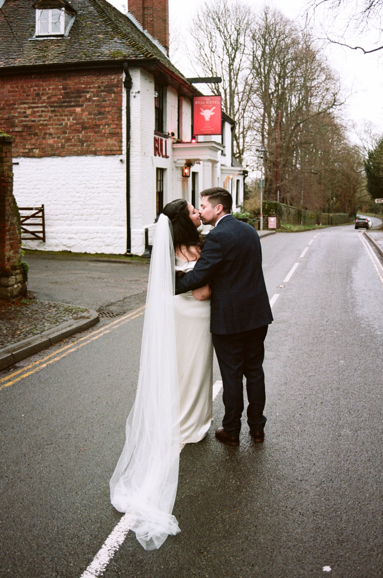 the-buttery-glasshouse-kent-london-pub-wedding-photographer-35mm-film-0007.jpg