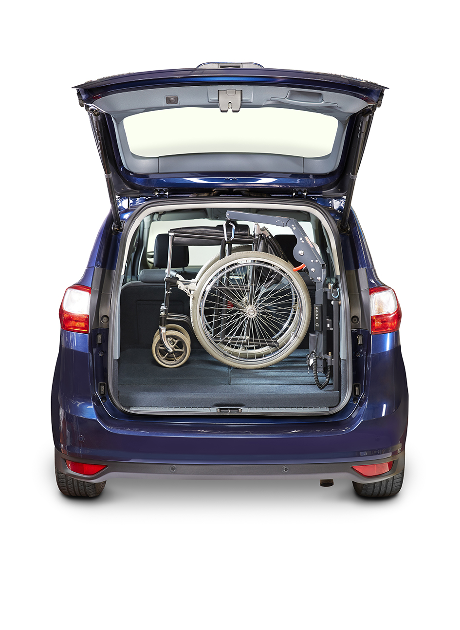 LM Range and wheelchair sequence 31734_edit.jpg