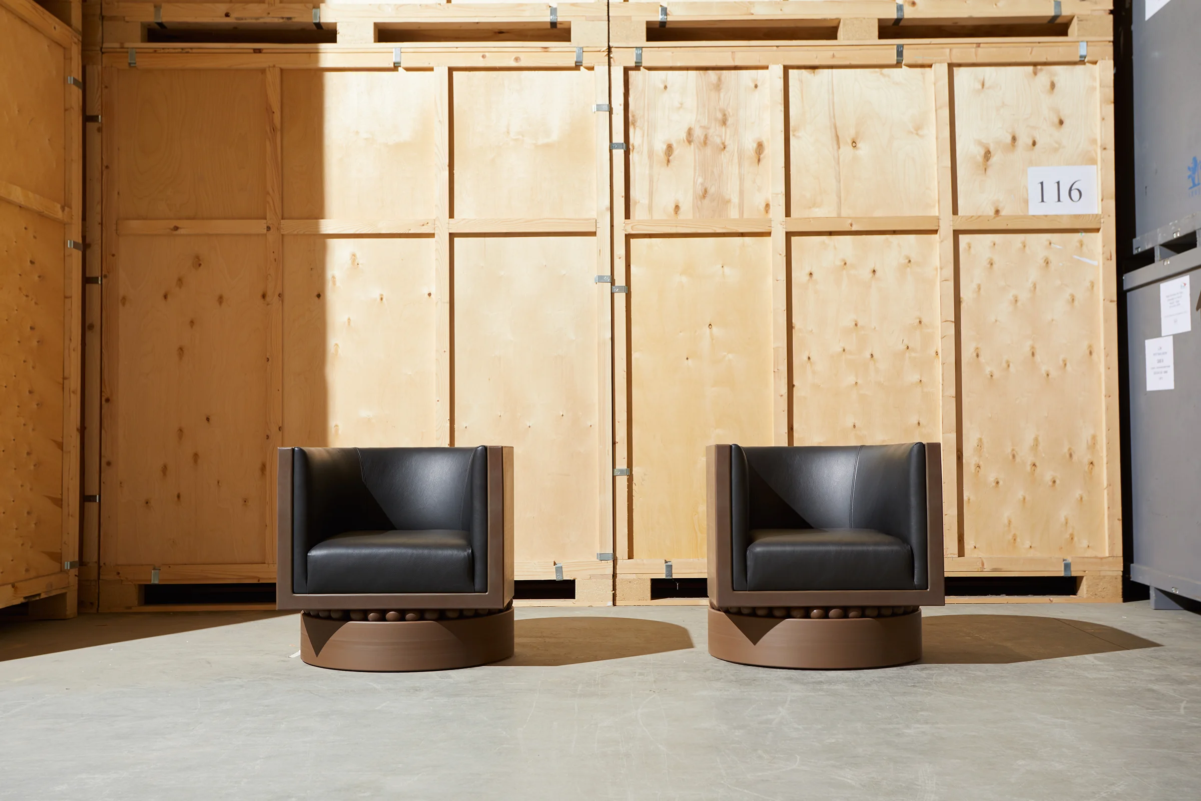 SHOT_05_ARM_CHAIR_1982.jpg