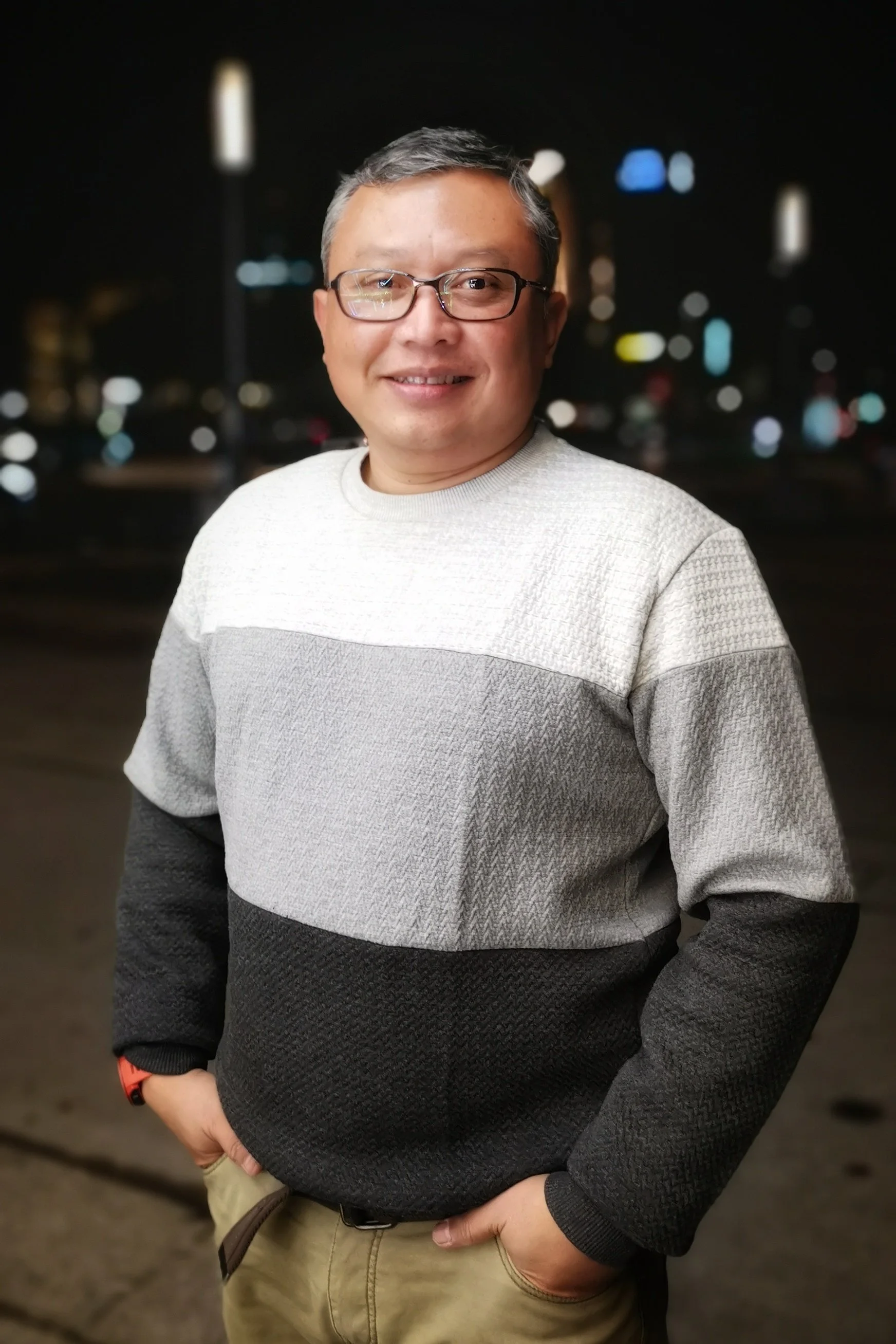 Di Hujung Tumit Sendiri  /  Edge of One's Heel by R. Azmann A. Rahman