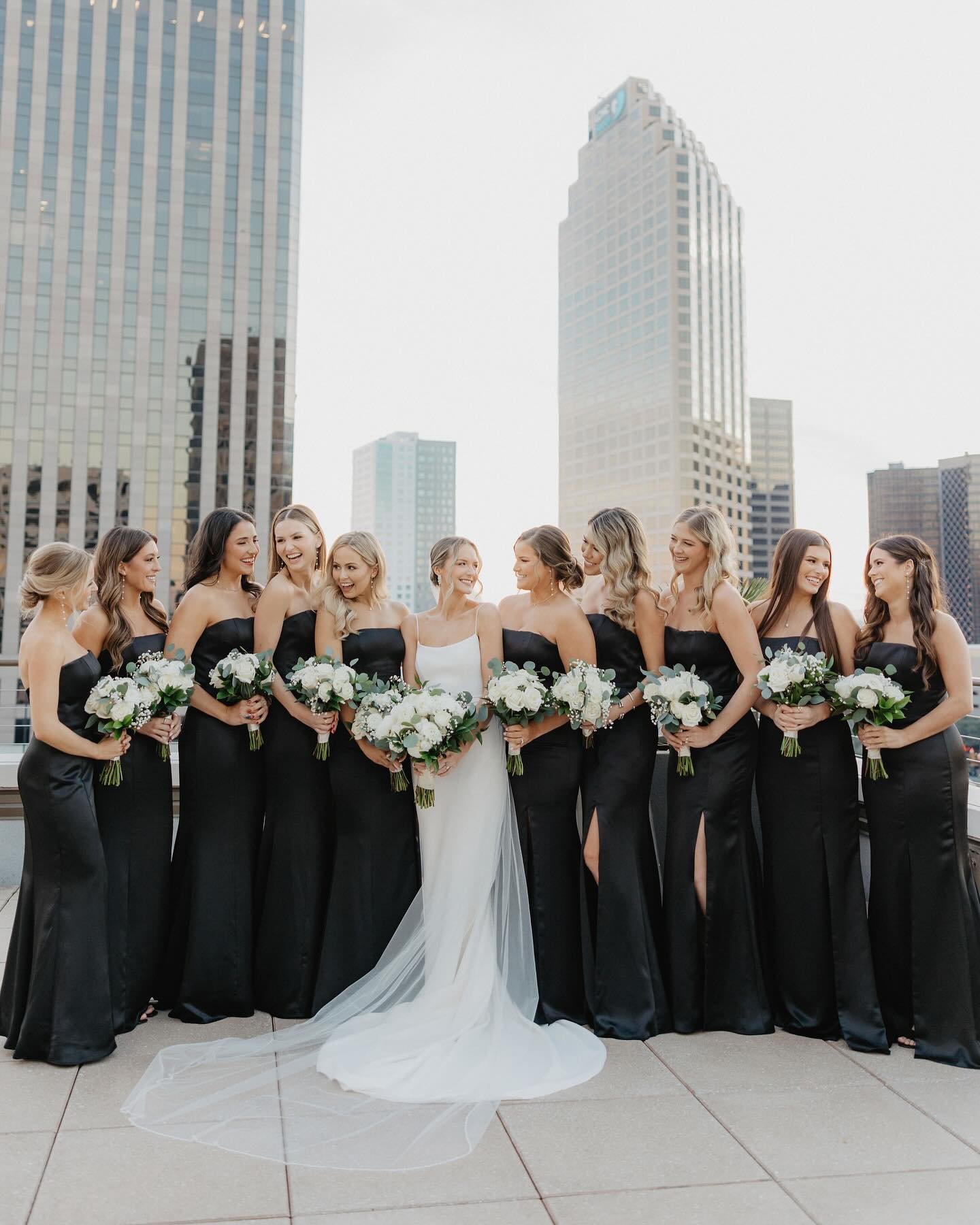 A bridal rooftop moment for Tate and her bridesmaids👰🏼&zwj;♀️