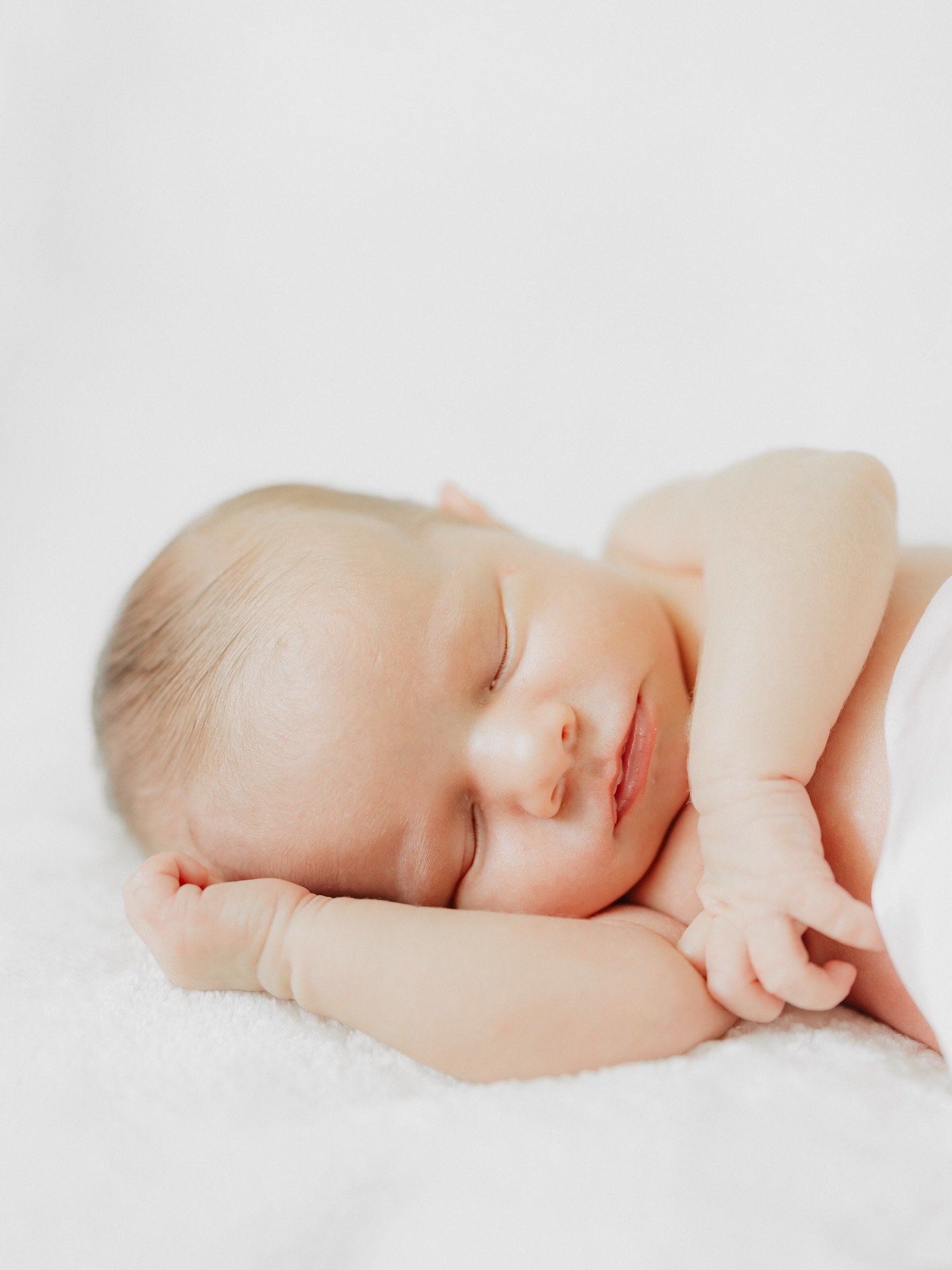 Sweet newborn perfection💕